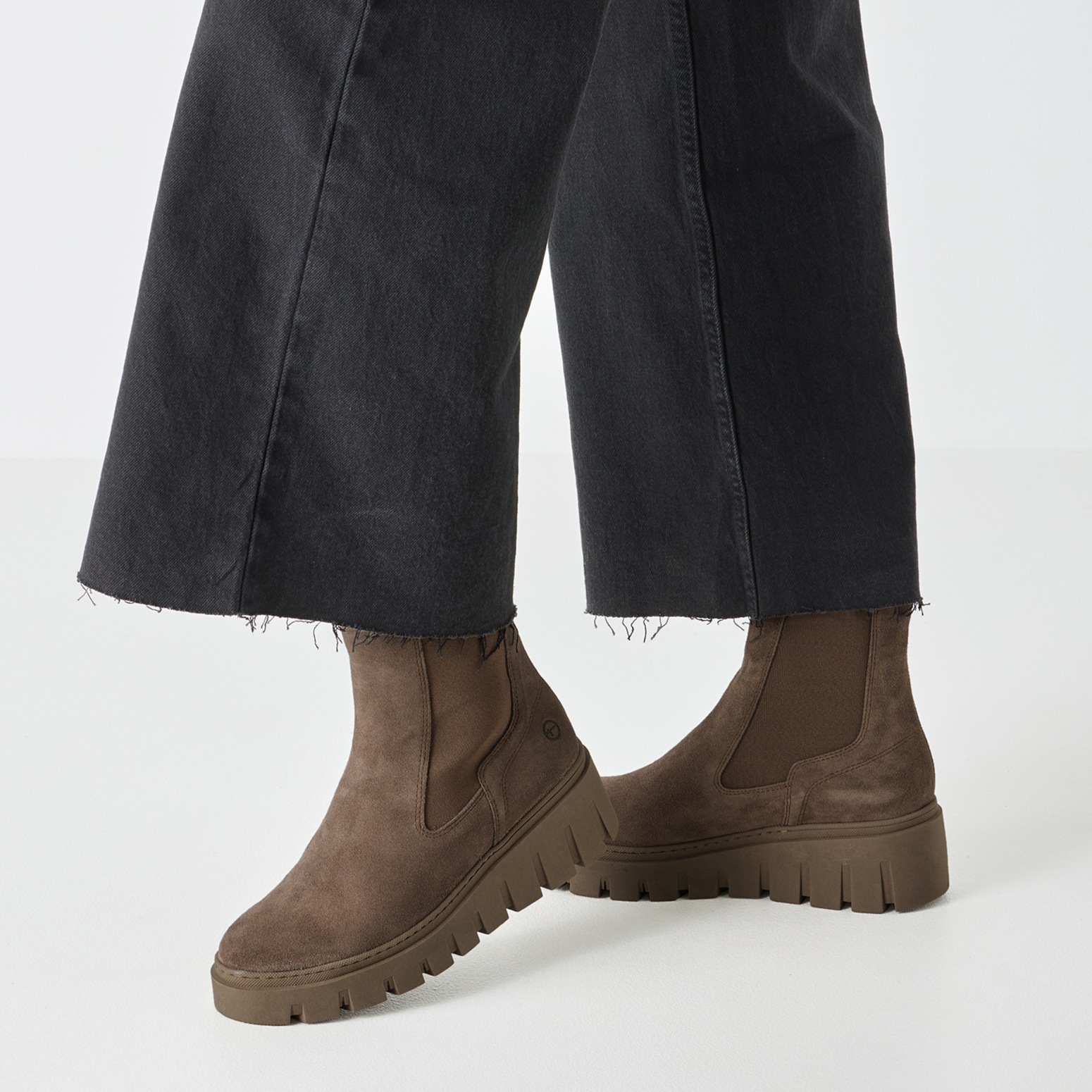 Tamaris Chelseaboots, Plateau, Stiefelette, Schlupfschuh mit T-Logoprägung