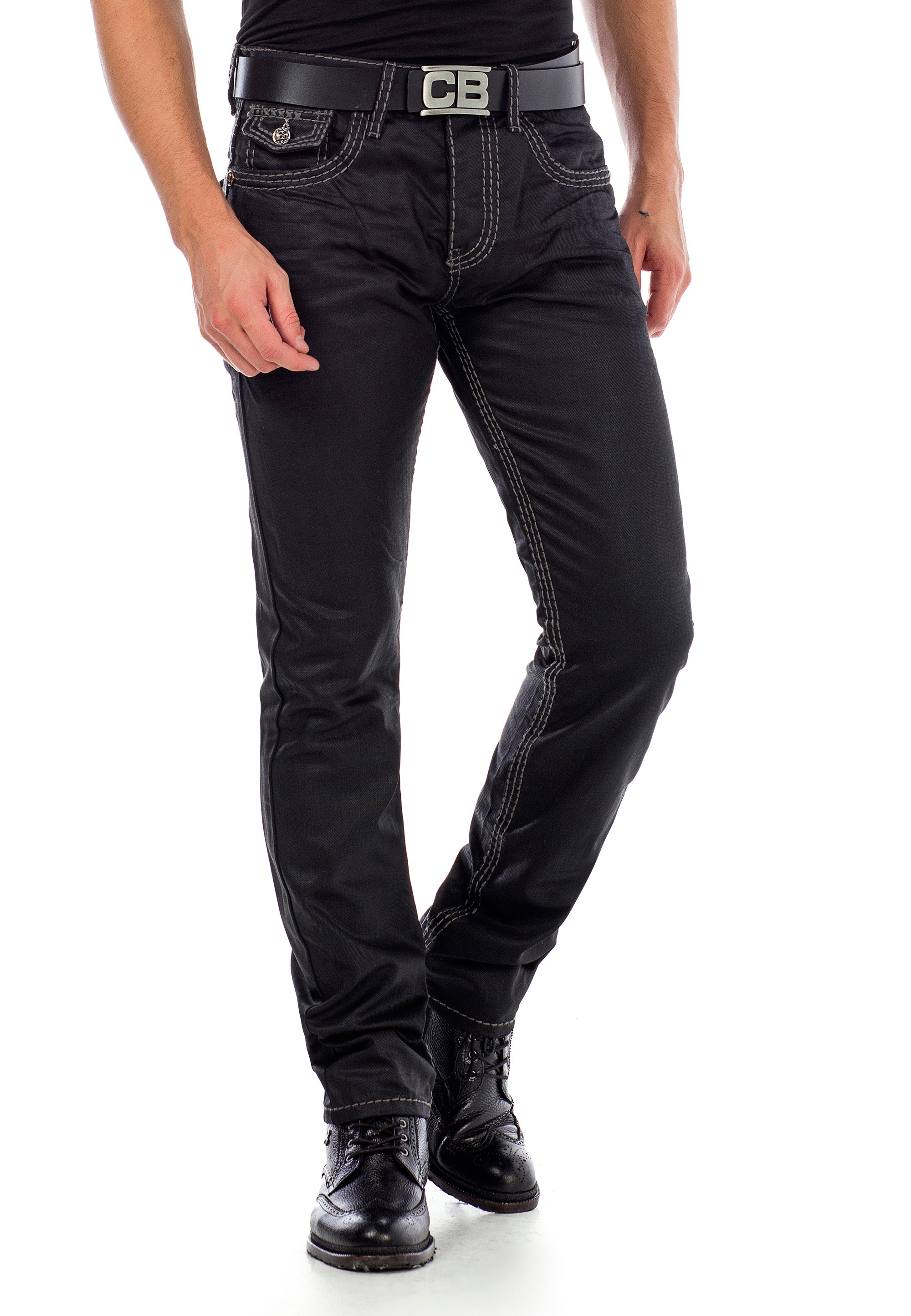 Cipo & Baxx Bequeme Jeans, im glänzenden Matt-Look in Straight Fit