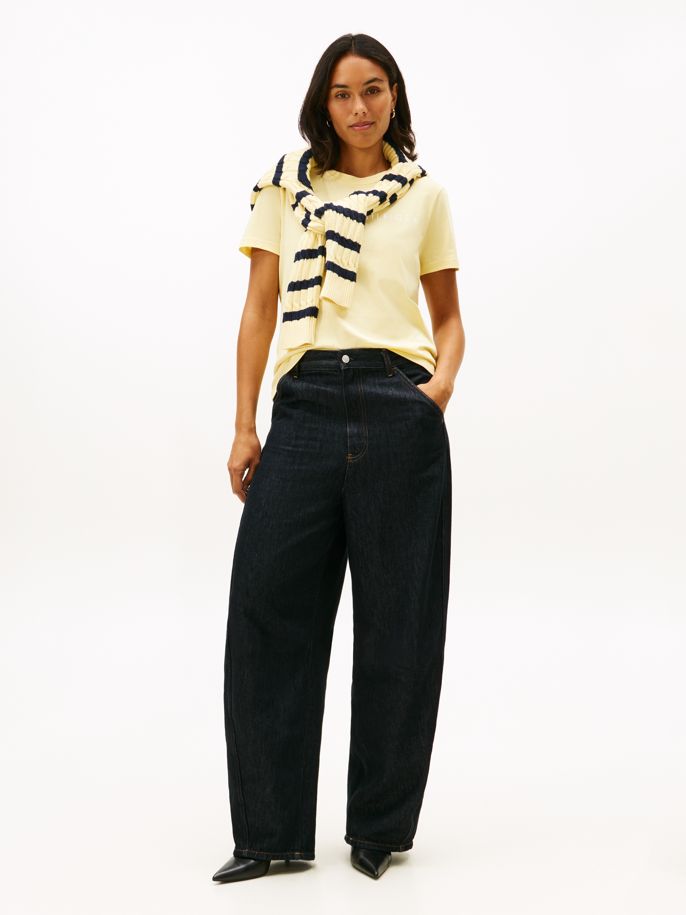 Tommy Hilfiger Kurzarmshirt »REG CORP LOGO C-NK mit Logoschriftzug und Stickerei« Baumwolle