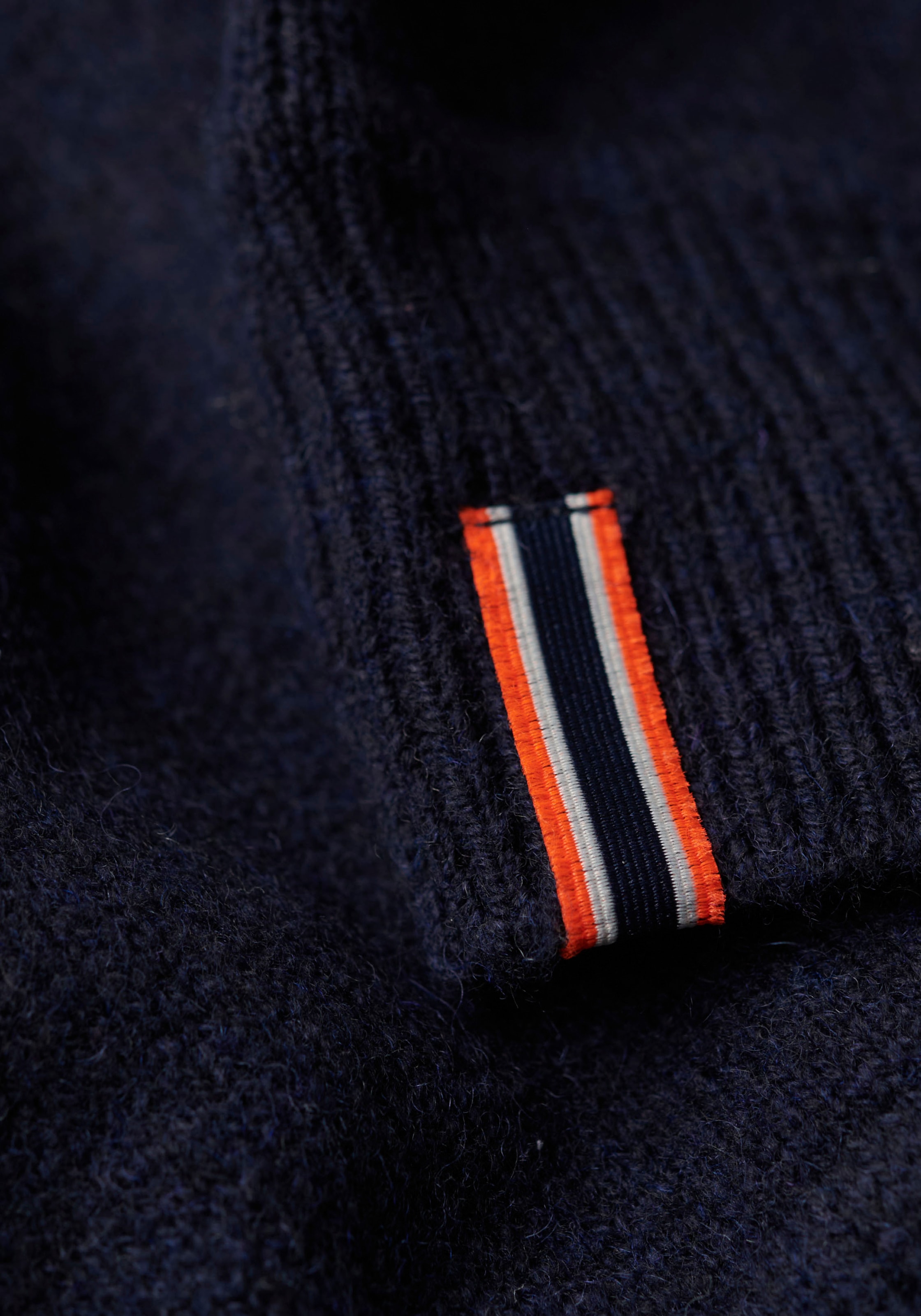 Superdry Rundhalspullover »ESSENTIAL SLIM FIT CREW JUMPER«