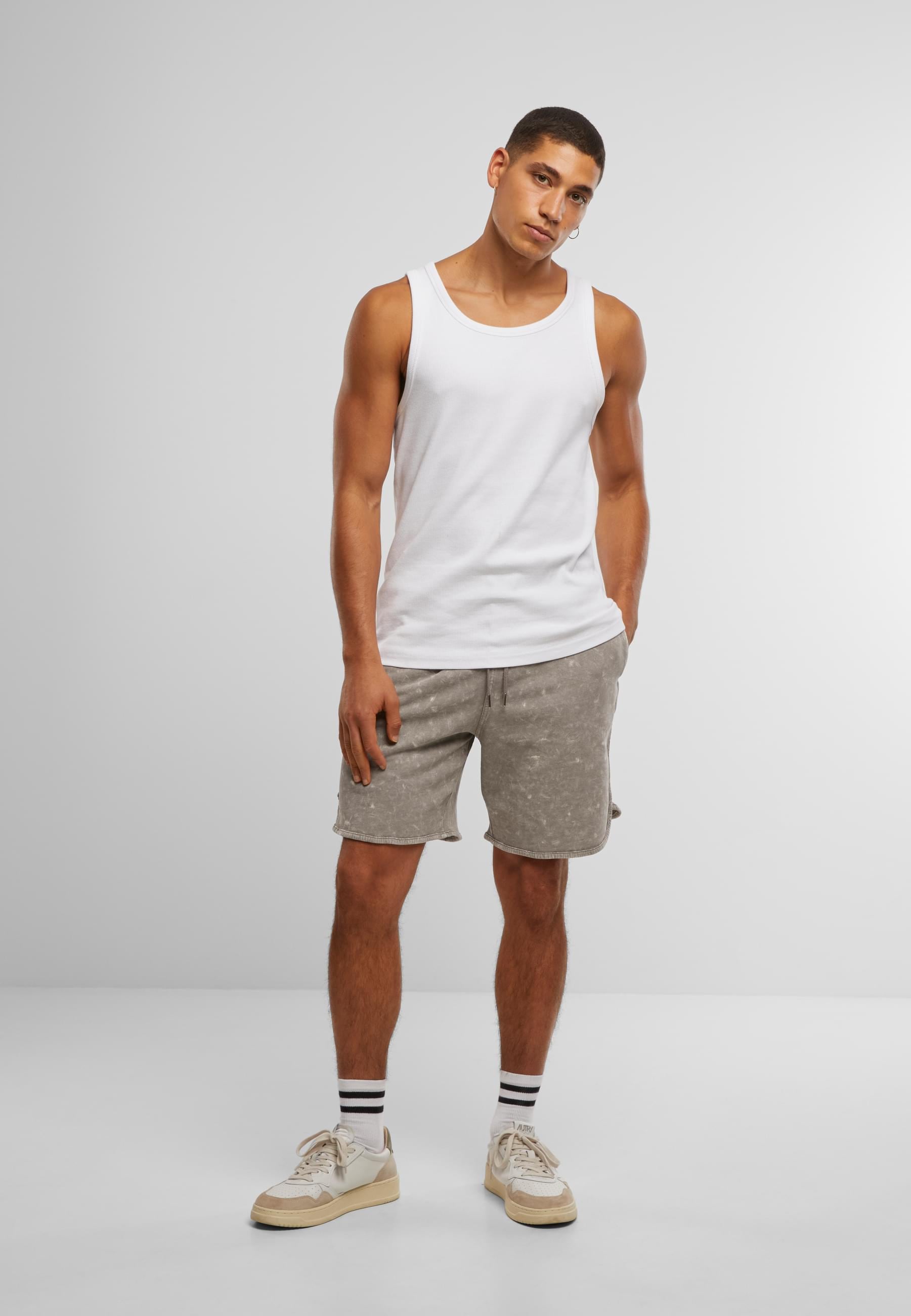 URBAN CLASSICS Sweatshorts »Urban Classics Washed Piped Shorts«, (1 tlg.)