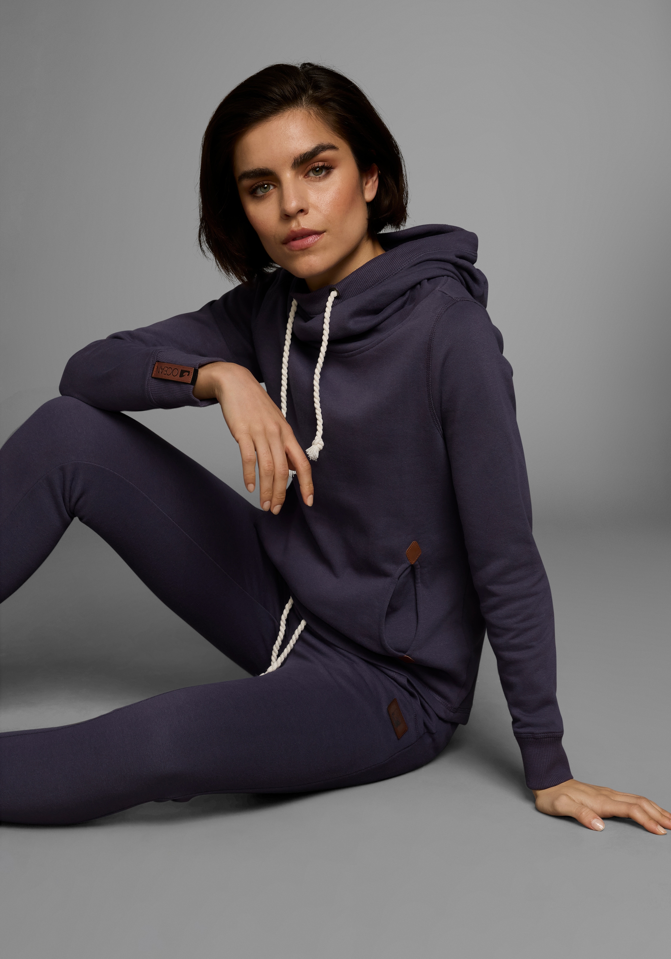 Ocean Sportswear Jogginganzug »Essentials Joggingsuit«, (Set, 2 tlg.), mit Lederimitat-Details