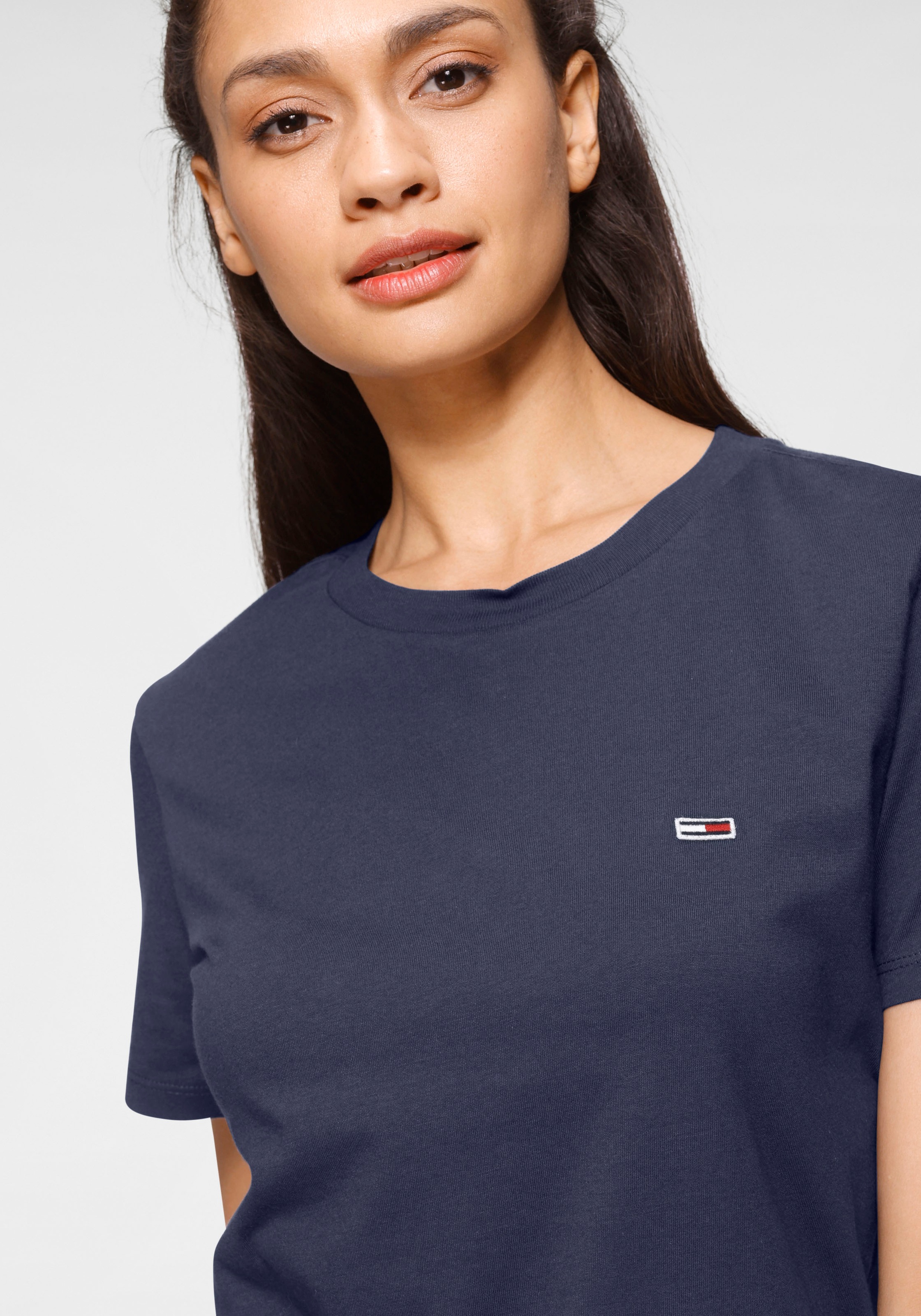 Tommy Jeans Rundhalsshirt »TJW REGULAR JERSEY C NECK«, mitTommy Jeans Logo-Flag auf der Brust