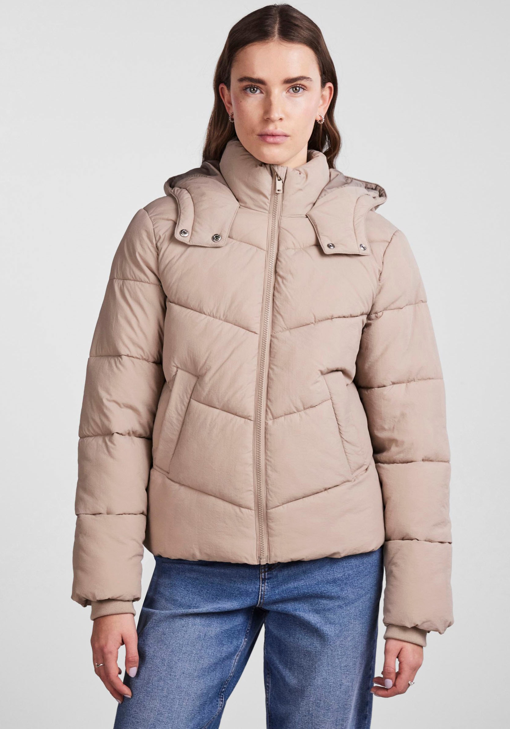 pieces Steppjacke »PCJAMILLA SHORT PUFFER JACKET NOOS BC«, mit Kapuze, mit Kapuze