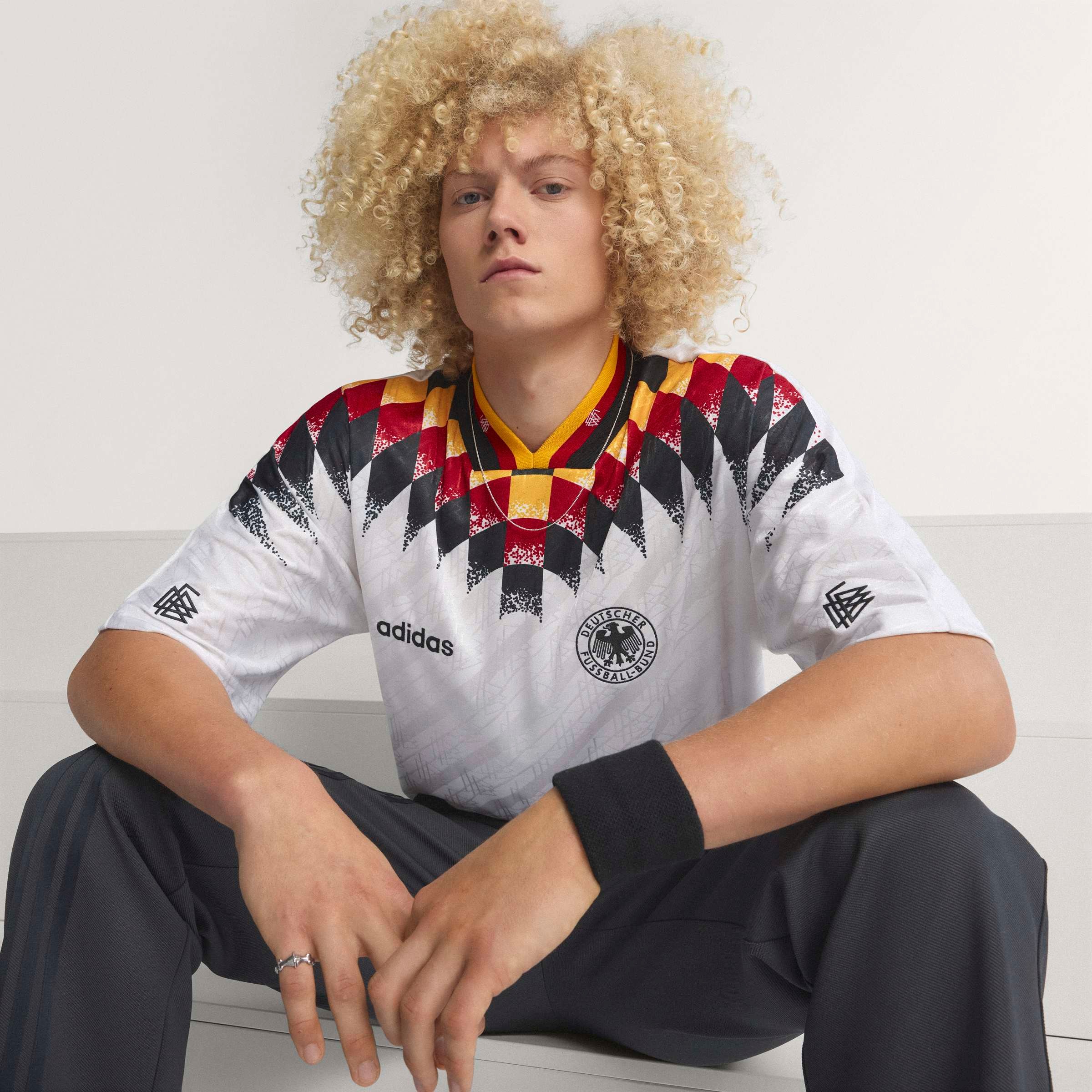 adidas Performance Fußballtrikot »DFB H JSY 94« mit Jacquard-Design, moderner lockerer Schnitt, mit V-Ausschnitt