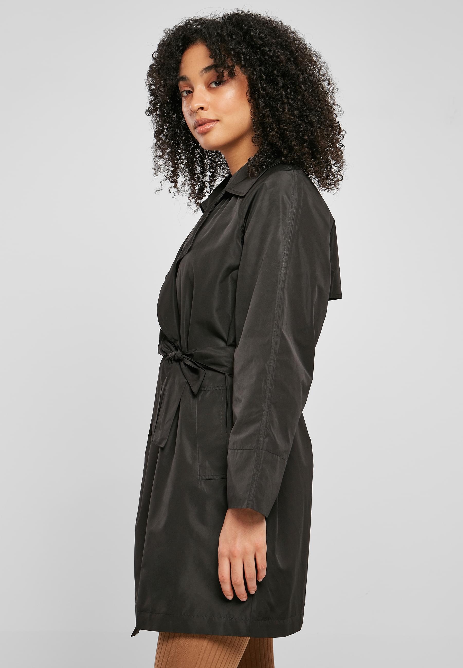 URBAN CLASSICS Allwetterjacke »Urban Classics Damen Ladies Crinkle Nylon Minimal Trench Coat«, (1 St.), ohne Kapuze