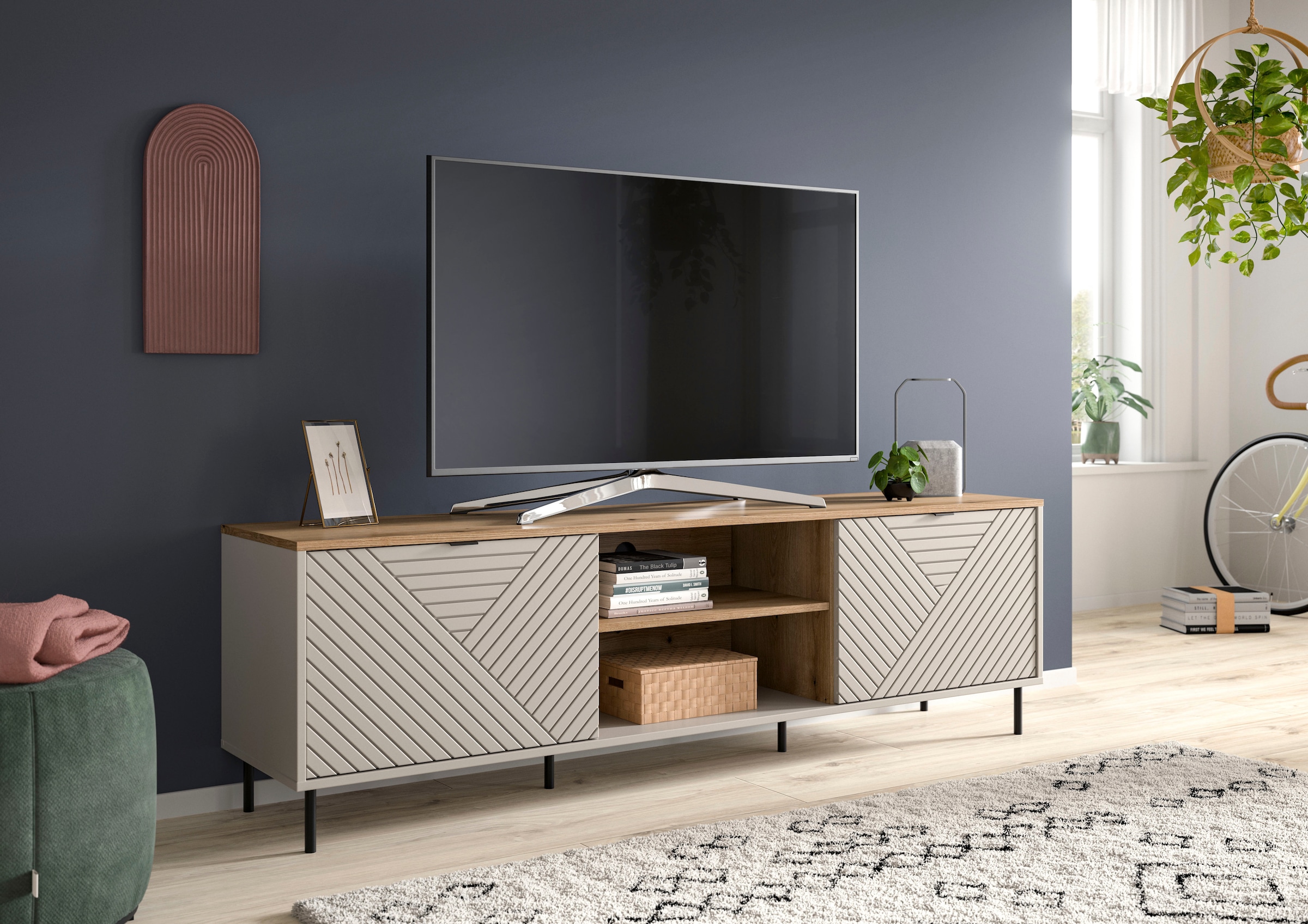 Home affaire Lowboard »RAITA, Breite 184 cm, Front mit Desgin-Fräsung, 2 Türen, viel Stauraum« moderne Farbkombi, individuell einsetzbar, Griffe & Füße aus Metall,  Kommode, Anrichte, Schrank, Sideboard, TV-Schrank, TV-Lowboard