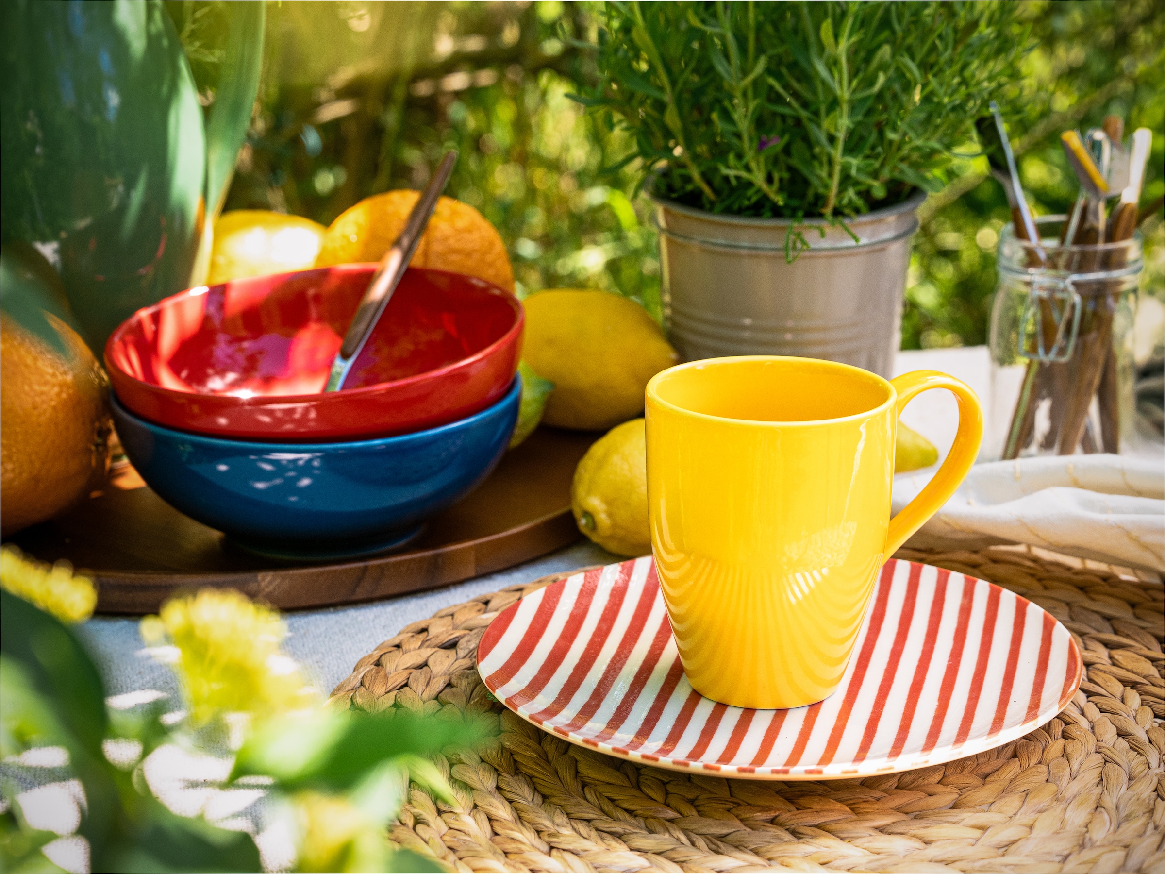CreaTable Kaffeeservice »Mio Viva Bunt, Service, 12-tlg.« Handgemalte Optik, keramische Motive kombiniert mit Farbglasuren
