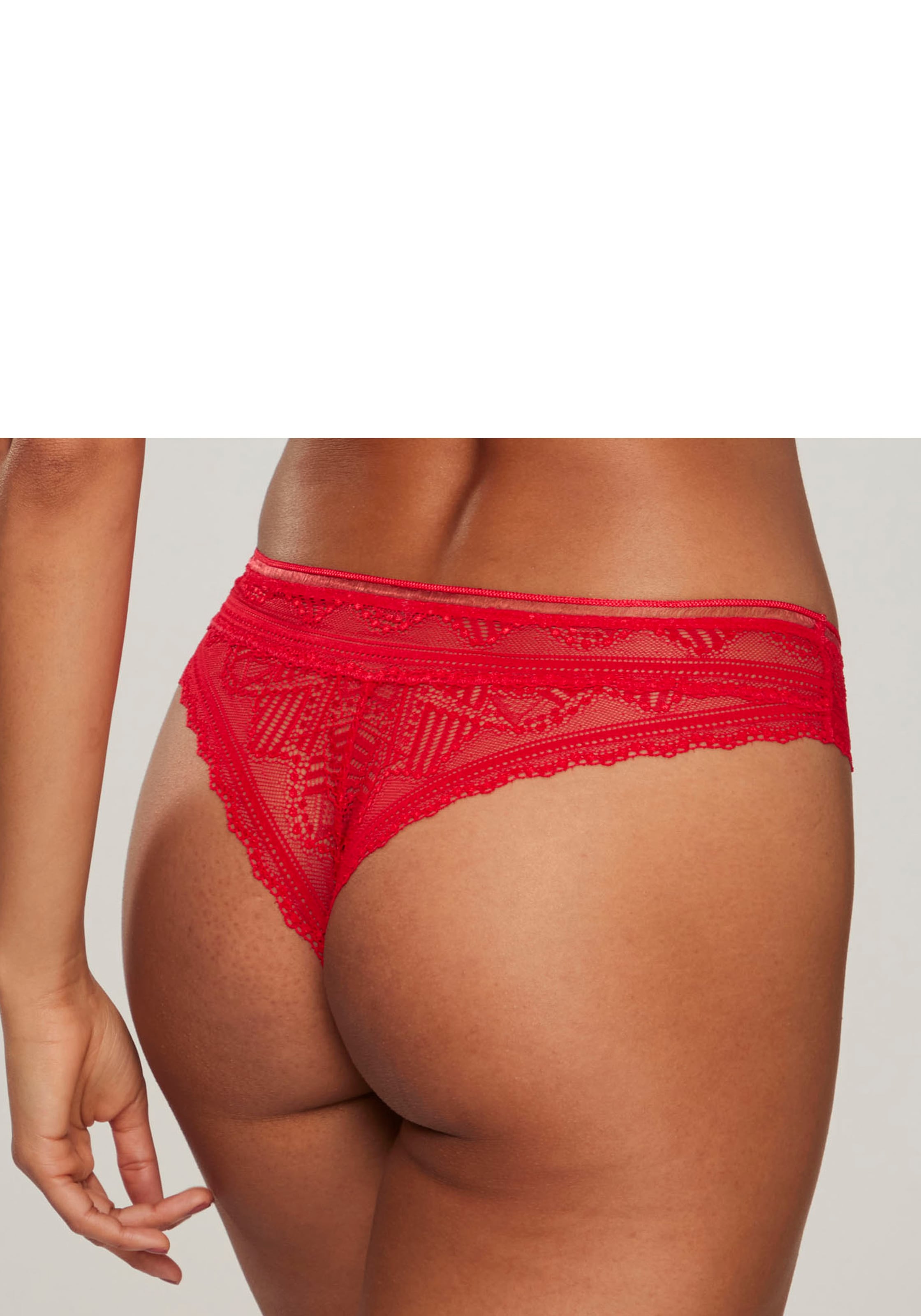 LASCANA String »Tiziana«, mit anteilig recycelter Spitze