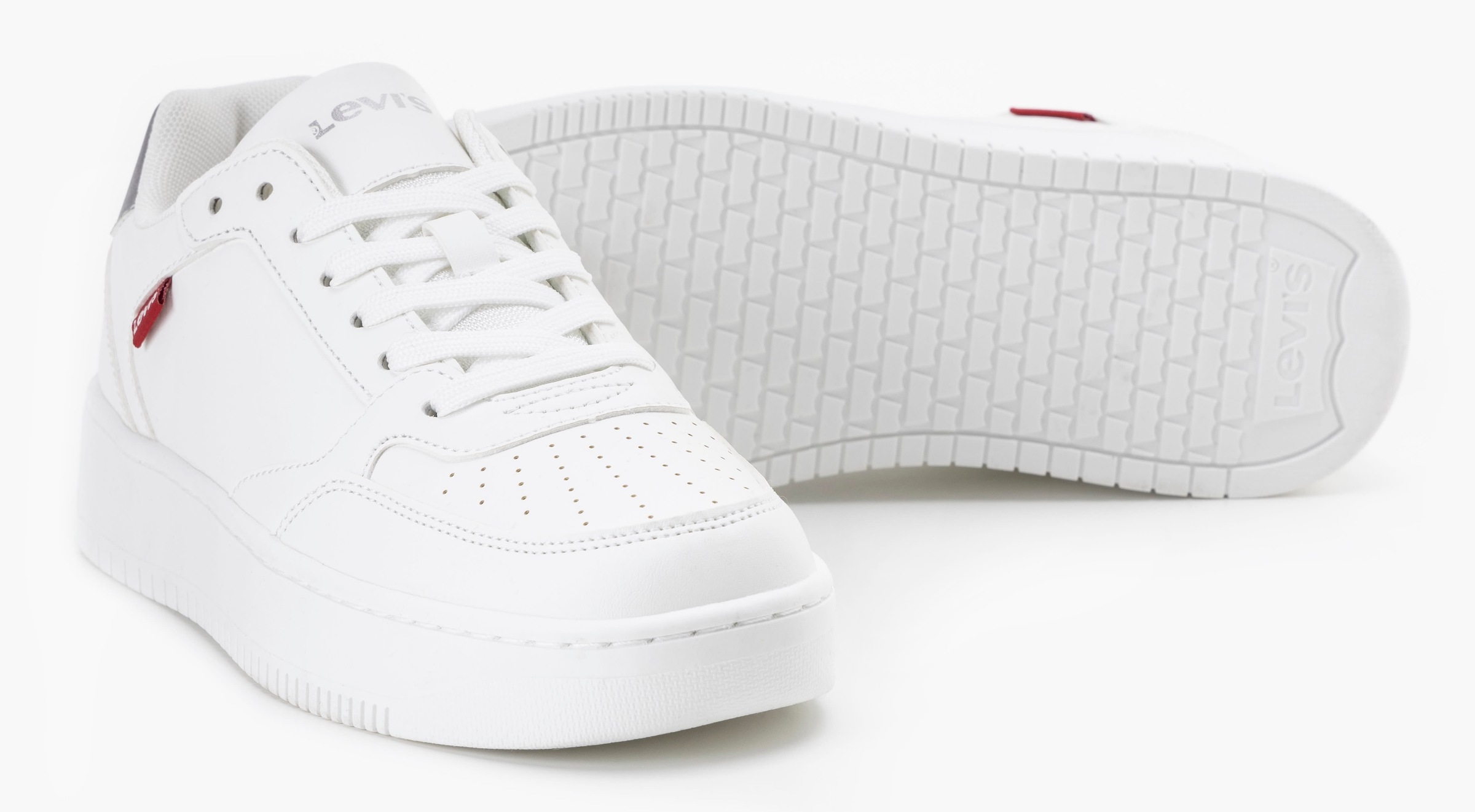 Levis Sneaker "PAIGE", Freizeitschuh, Halbschuh, Schnürschuh mit rotem Labe günstig online kaufen