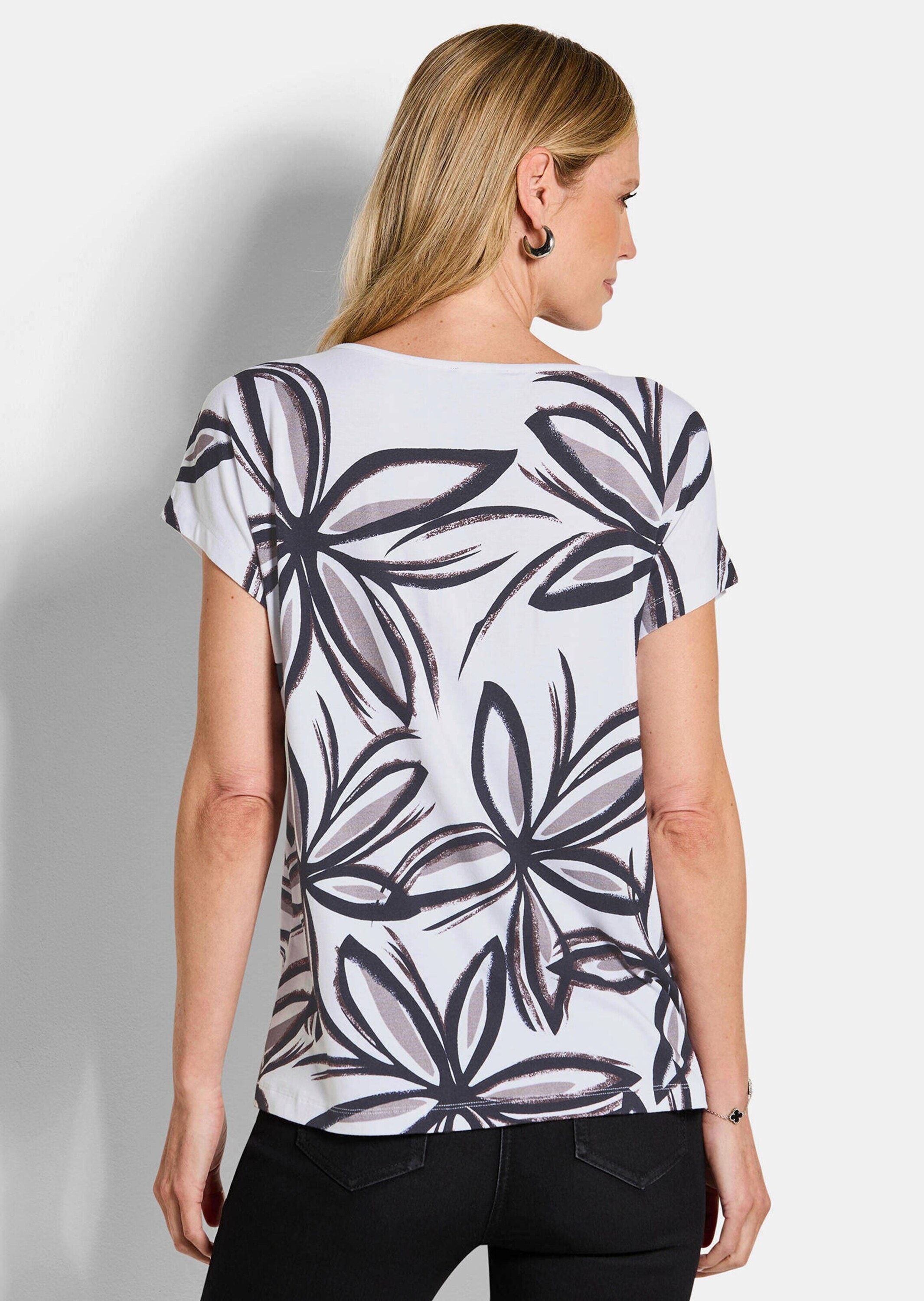 GOLDNER Kurzarmshirt »Kurzgröße Paillettenshirt mit Blumenmuster« Paillettenstickerei auf dem Vorderteil