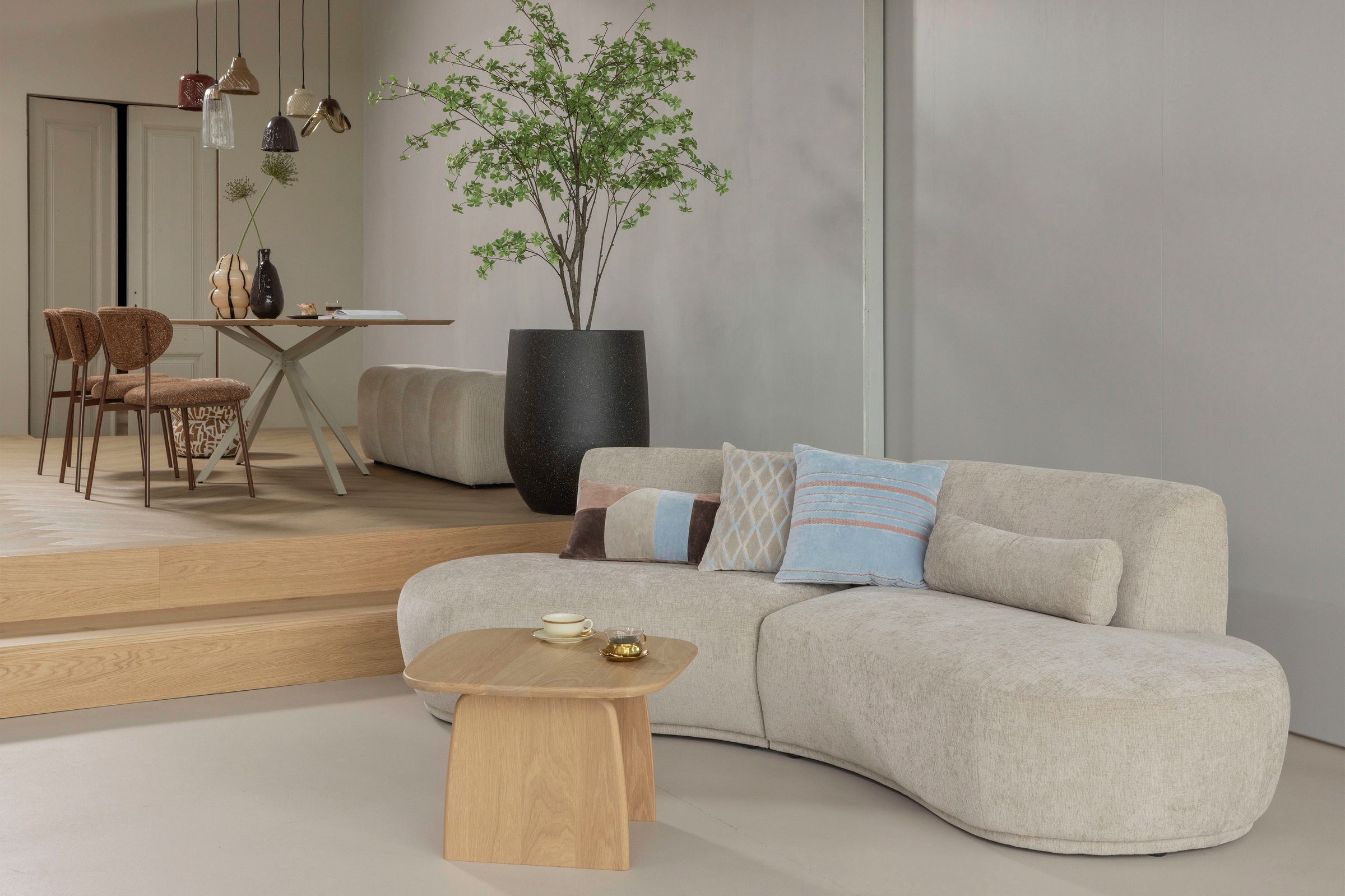 WOOOD Couchtisch »Tablo mit FSC®-Mix Eichenholz und organischer Form B60 x T60 x H40 cm« Transparente Schutzlackierung, Tragkraft 50 kg, kompakte Ausführung