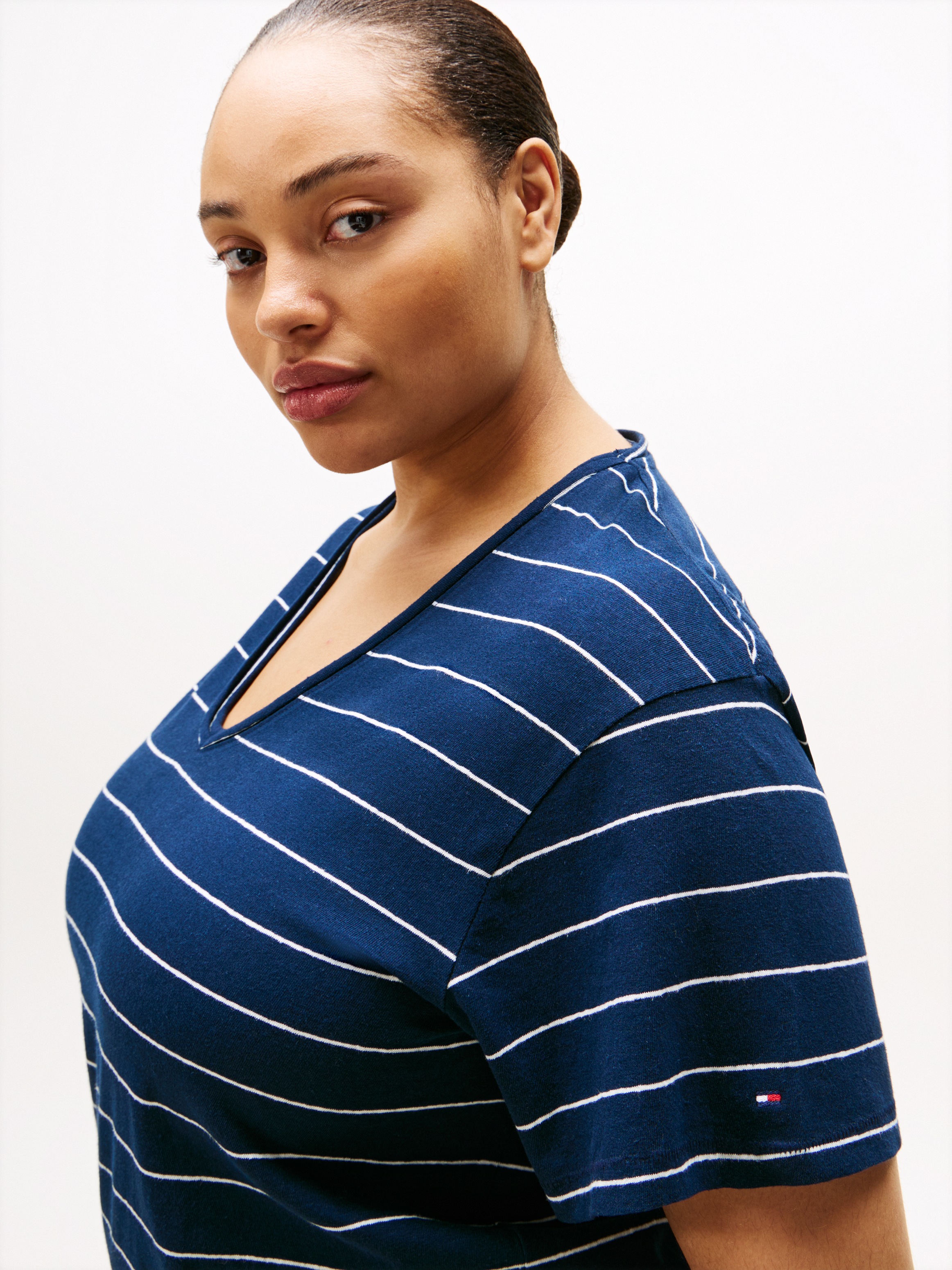 Tommy Hilfiger Curve V-Shirt »CRV MODERN CO LINEN V-NK SS«, in Großen Größen