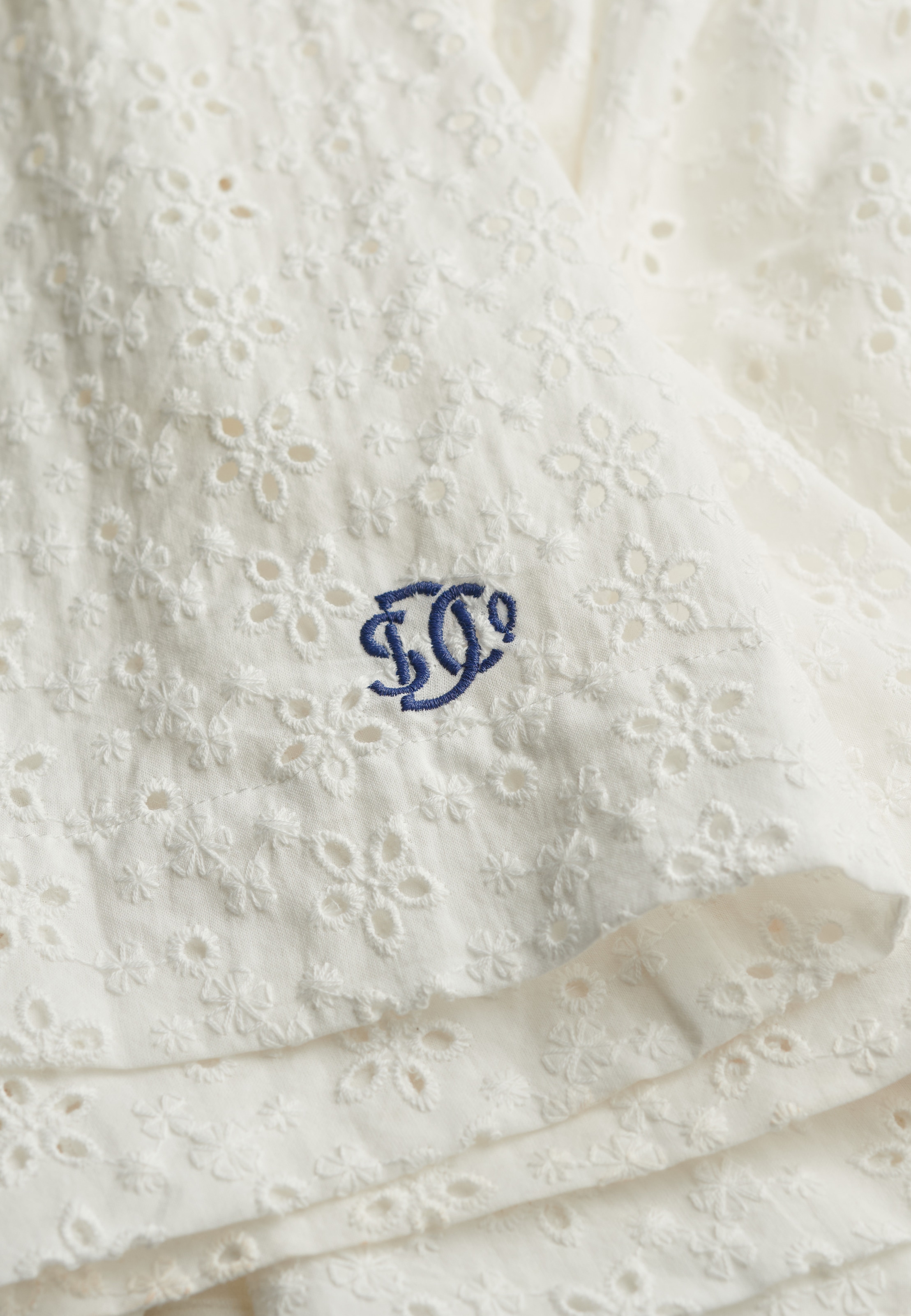 Superdry Sommerkleid »BRODERIE CAMI MINI DRESS« mit schöner Lochstickerei