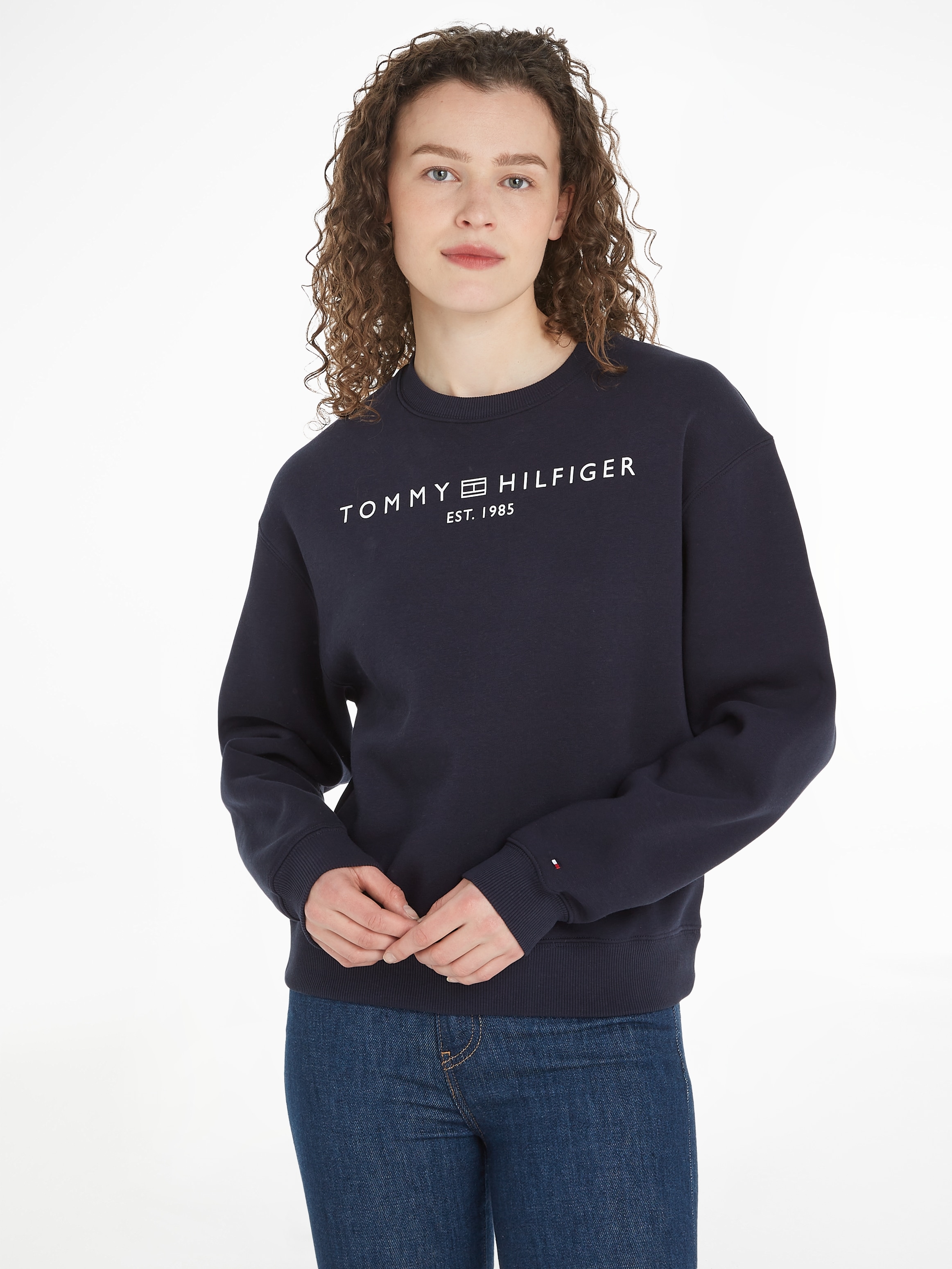 REG LOGO kaufen online Hilfiger SWTSHRT«, mit »MDRN CORP Logoschriftzug Tommy C-NK Sweatshirt | BAUR