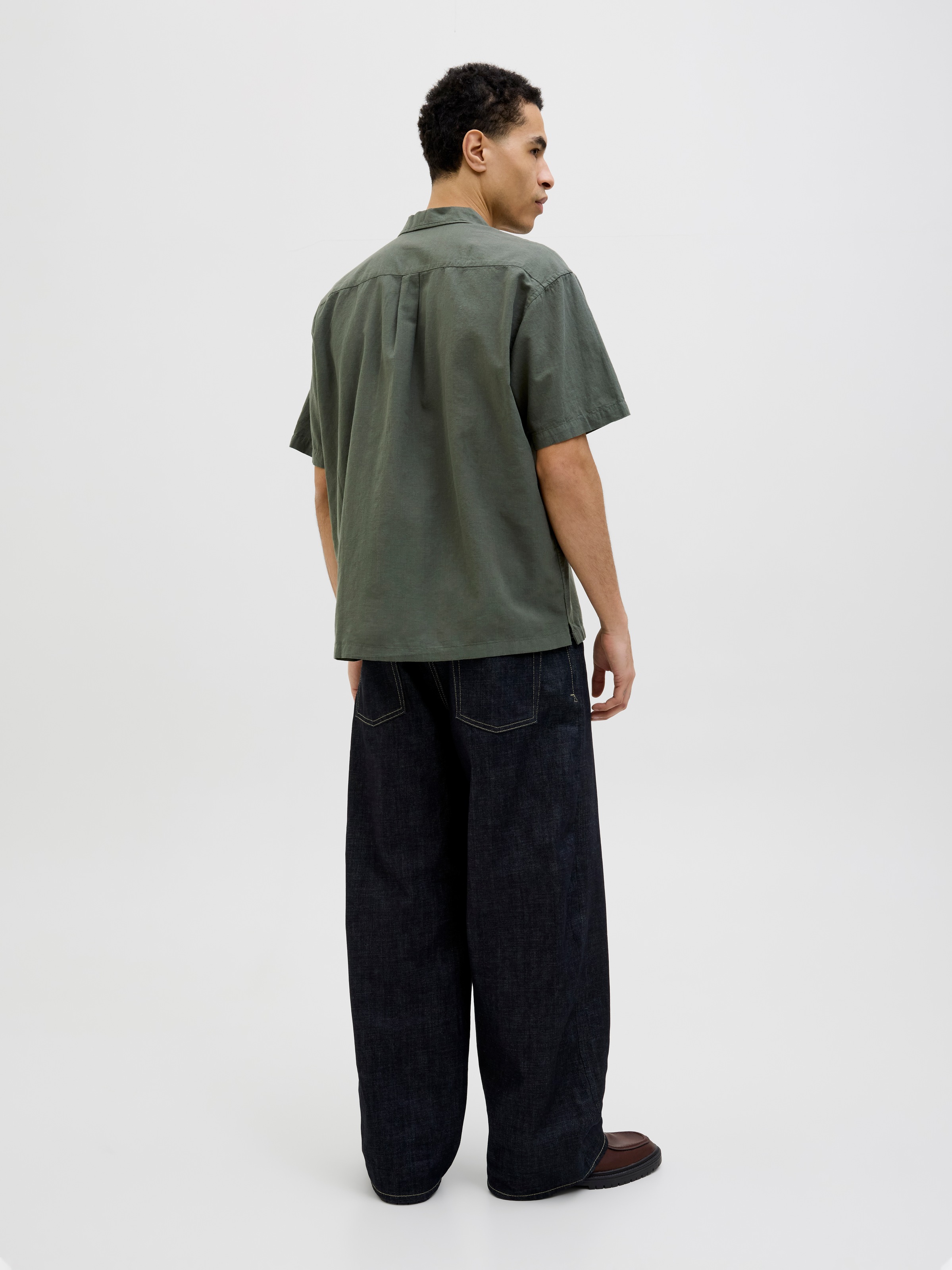 Jack & Jones Kurzarmhemd »JJESUMMER RESORT SHIRT SS SN«, mit Resort Kragen