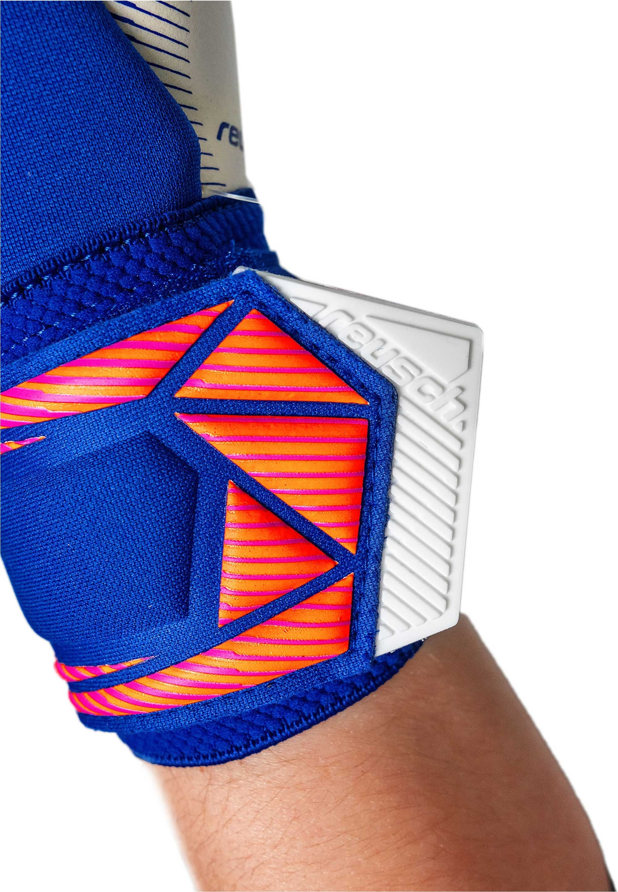 Reusch Torwarthandschuhe »Attrakt Gold X Roll Finger« mit atmungsaktiven Mesh-Einsätzen