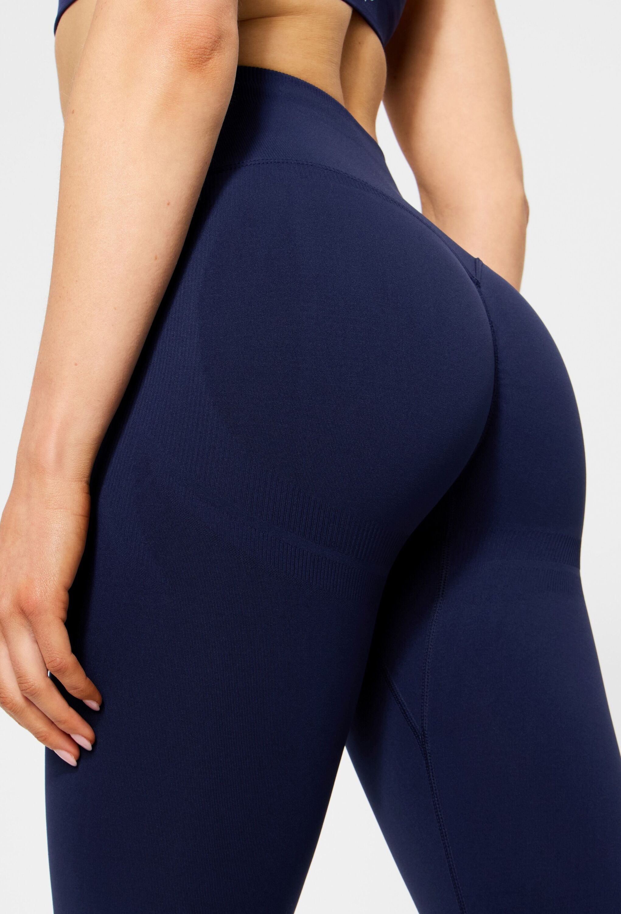 Fabletics Leggings »Fabletics Tights SEAMLESS SCRUNCH LEGGING«  aus elastischem Material