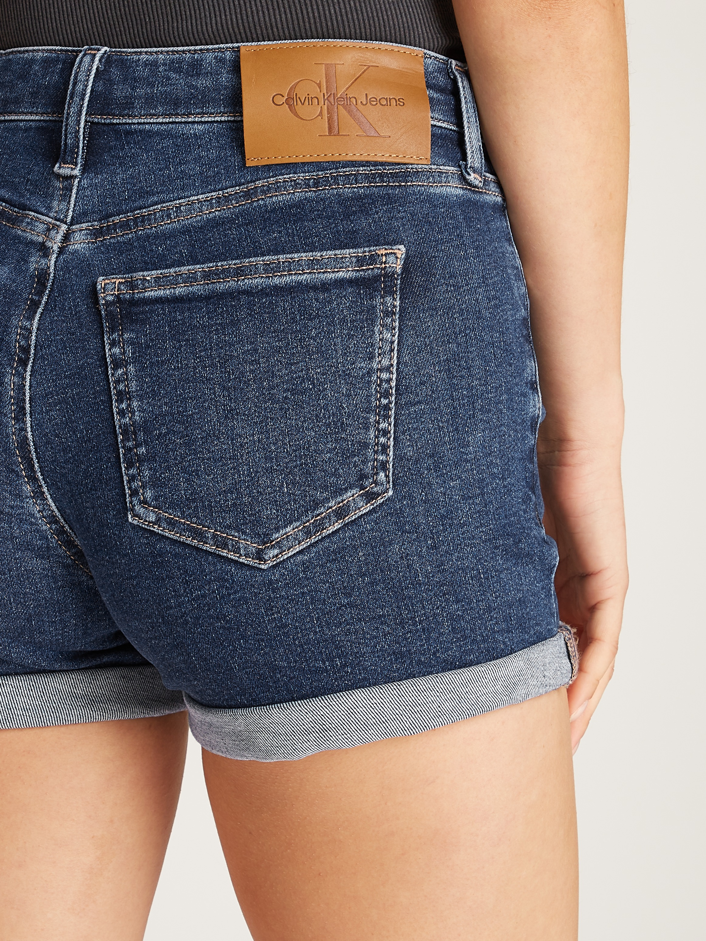 Calvin Klein Jeans Shorts »MID RISE SHORT«, mit Umschlagsaum