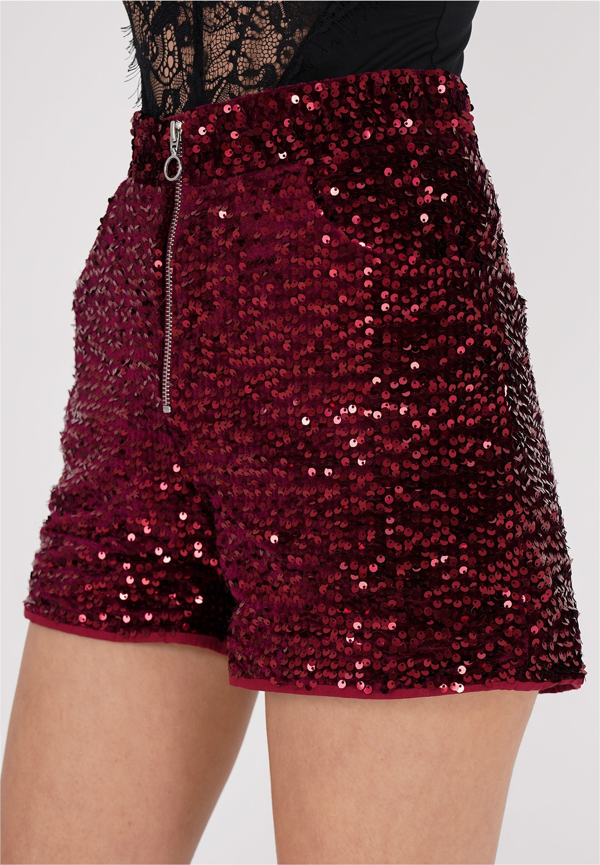 freshlions Shorts »Yara«, (1 tlg.), mit glitzerndem Paillettenbesatz