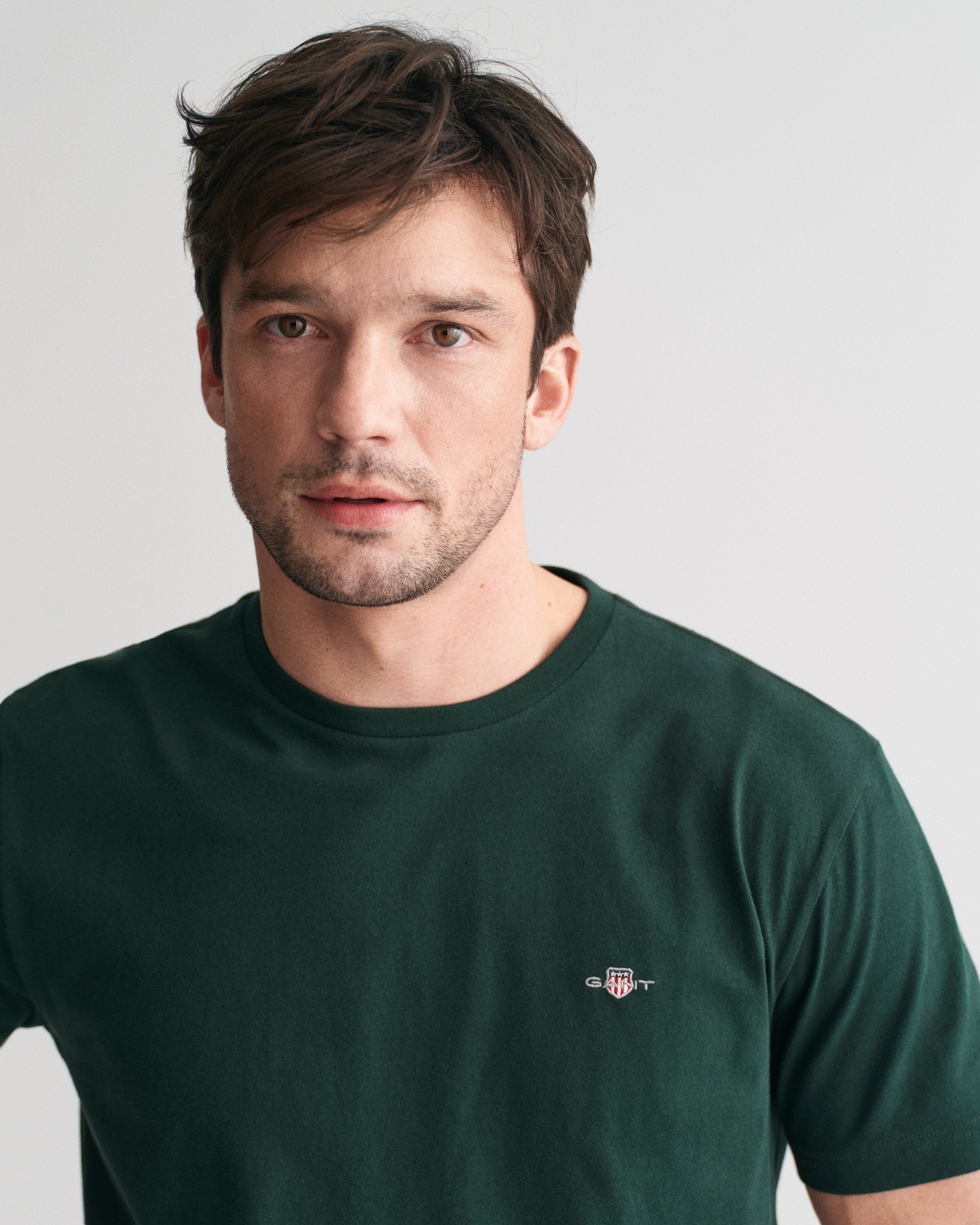 Gant T-Shirt »REG SHIELD SS T-SHIRT«, mit Logostickerei auf der Brust
