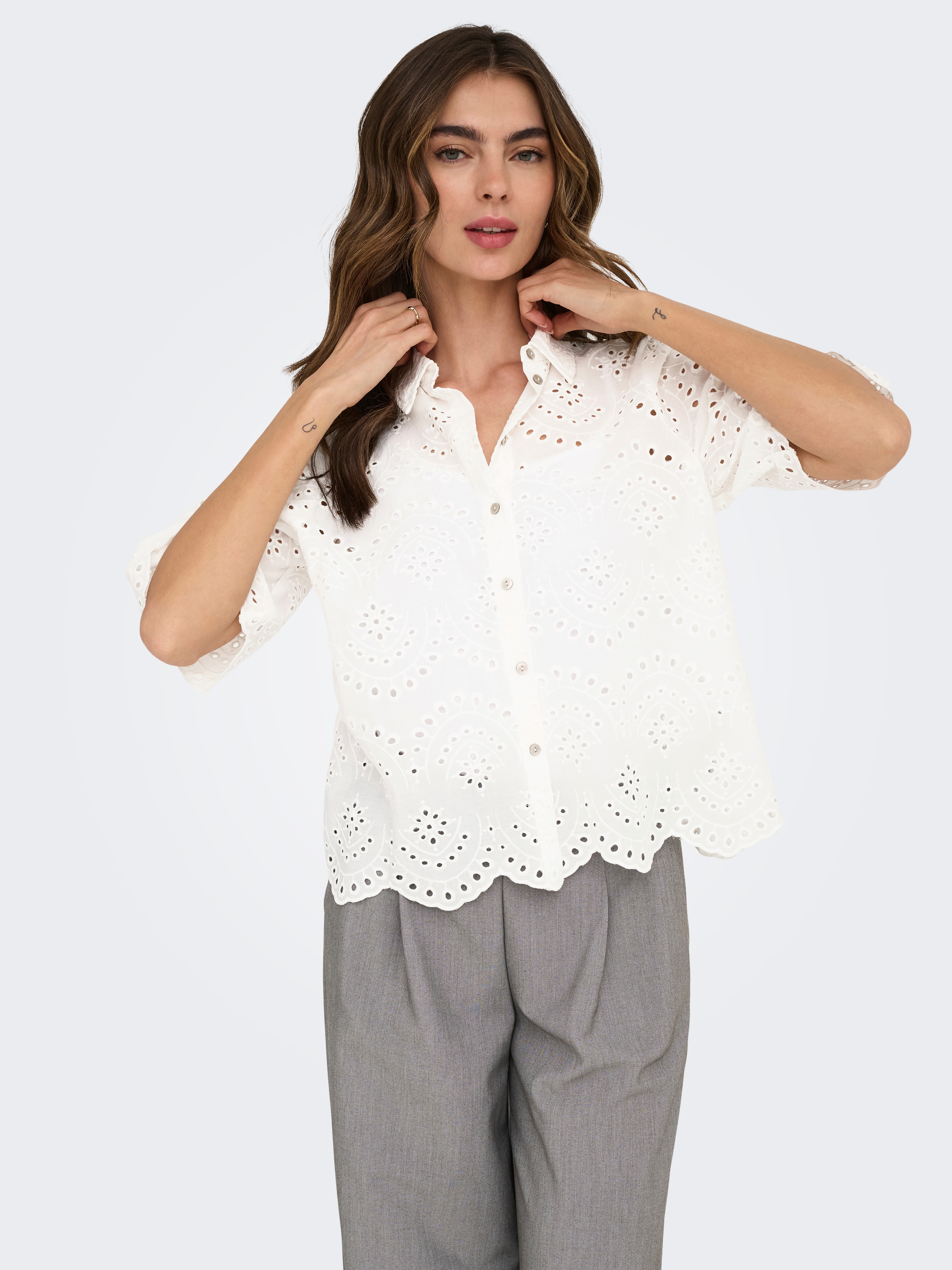 ONLY Spitzenbluse "ONLVALAIS S/S SHIRT WVN NOOS" Baumwolle, loose fit