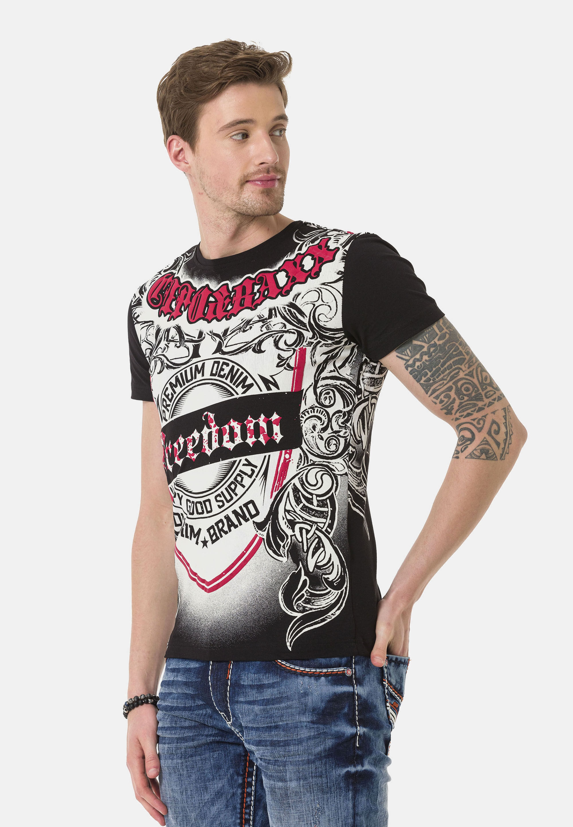 Cipo & Baxx T-Shirt »T-Shirt«, große Tribal- und Markenprints setzen rockige Akzente