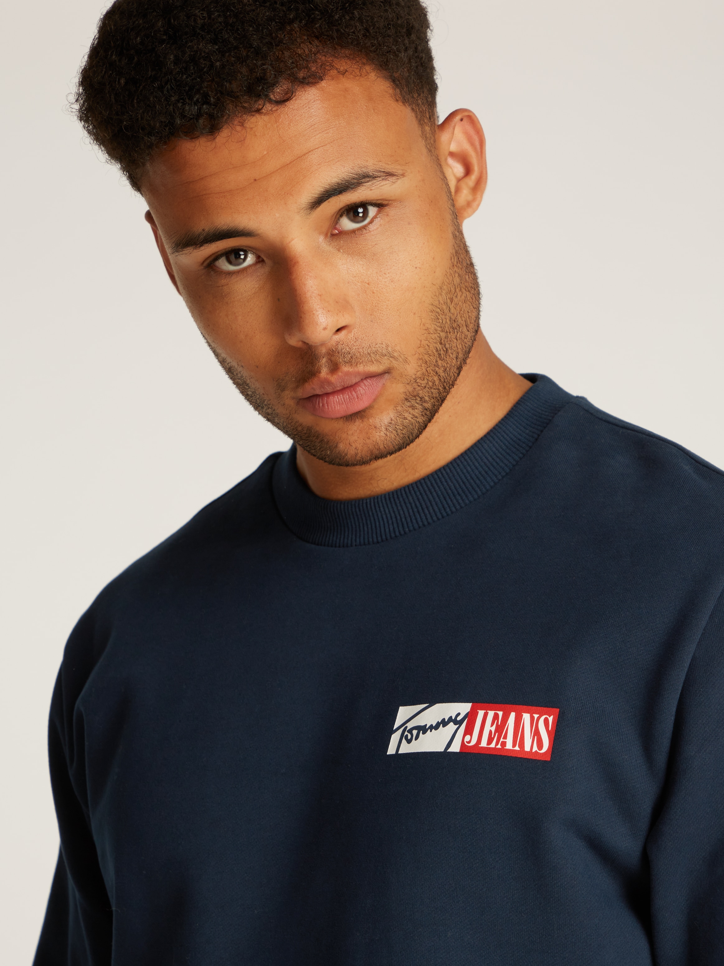 Tommy Jeans Plus Sweatshirt »TJM REG ENTRY GRAPHIC CREW EXT«, in Großen Größen, Logodruck