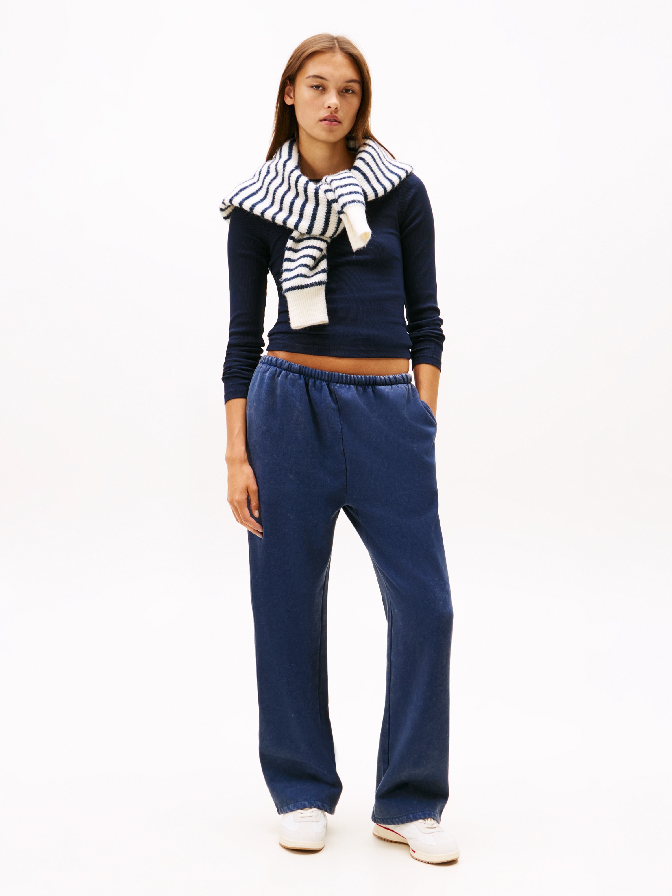 Tommy Jeans Langarmshirt »TJW 2PACK SLIM ESSENTIAL RIB LS«, (Packung, 2 tlg., 2er-Pack), in Rippoptik, mit Logostickerei