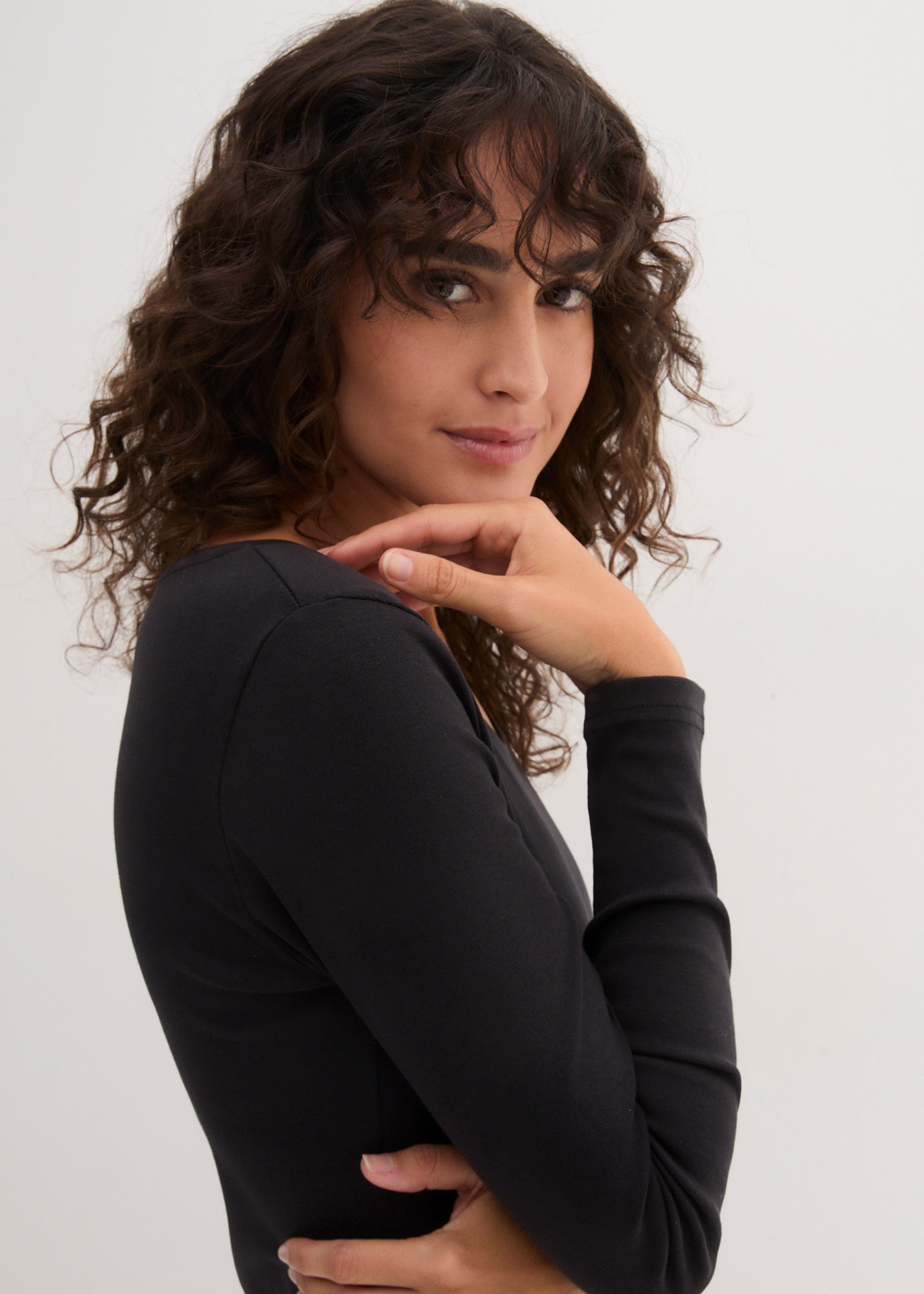 bonprix Langarmshirt leicht taillierte Passform, Rundhalsausschnitt, aus reiner Baumwolle