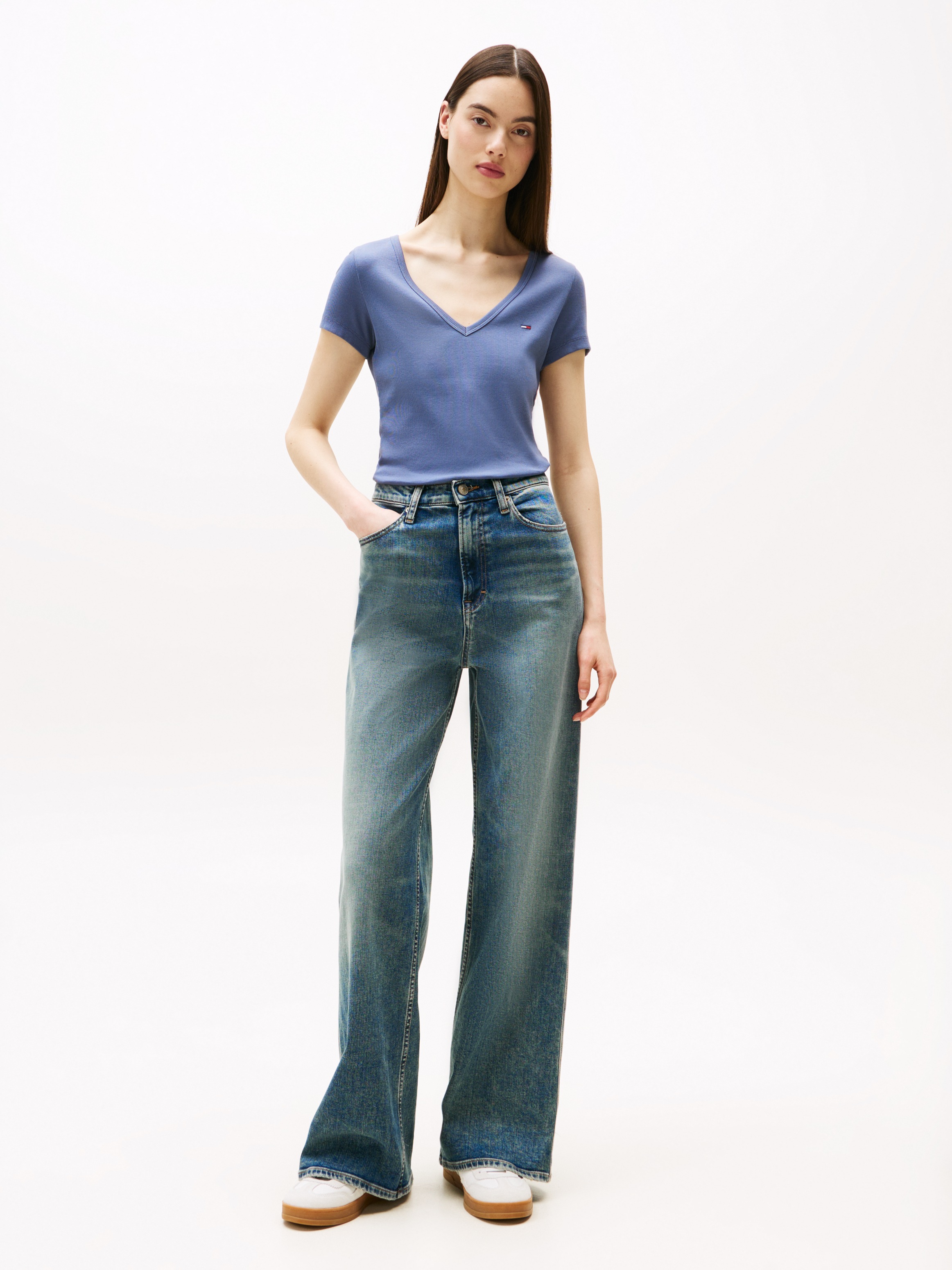Tommy Jeans T-Shirt "TJW SLIM ESSENTIAL RIB V SS", mit Logostickerei günstig online kaufen