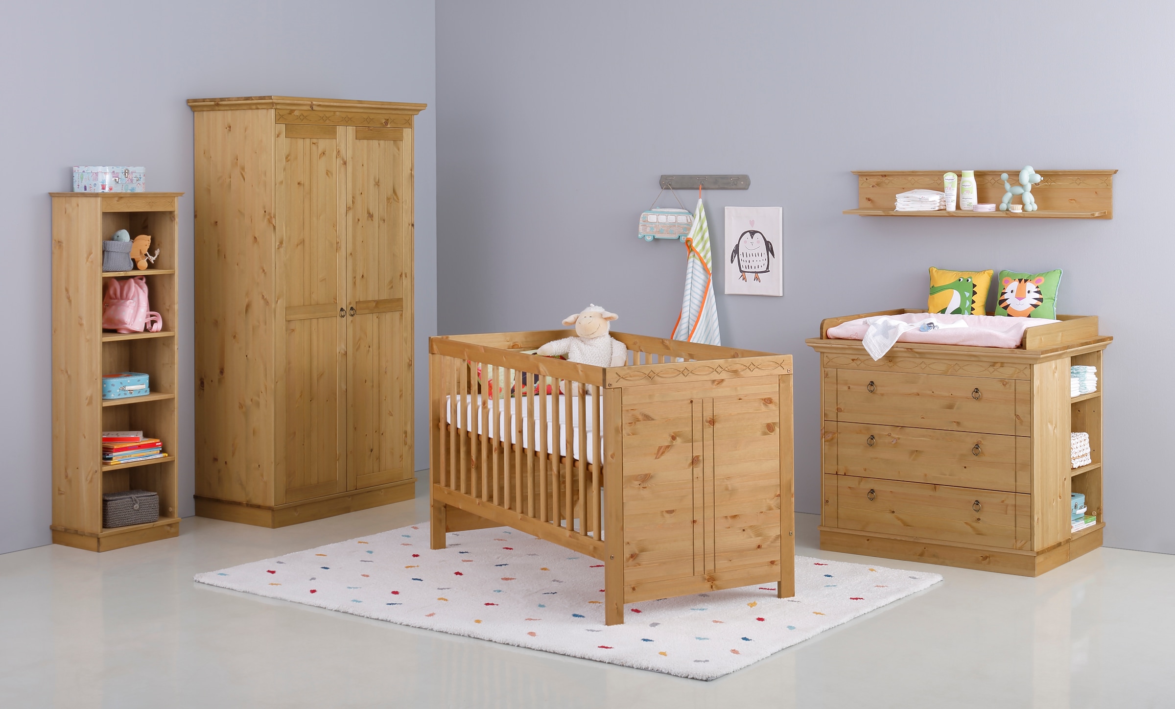 Lüttenhütt Babyzimmer-Komplettset »Indra, FSC® zertifiziertes Massivholz, zum Jugendzimmer umgestaltbar«, (Spar-Set, 7 tlg., Kleiderschrank, Bett, Kommode + Aufsatz, Unterbau-, Wand- & Standregal), aus massiver Kiefer, 7-teilges Set, nachhaltig