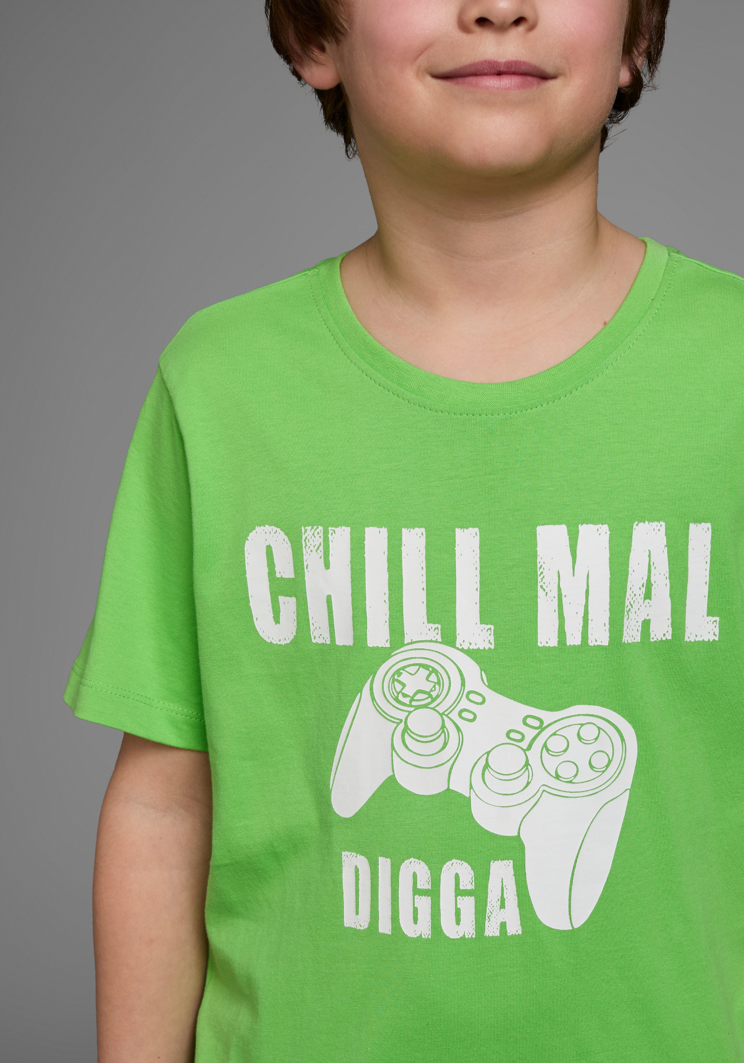 Thumbnail - KIDSWORLD T-Shirt "Mit Spruch: CHILL MAL" Kurzarm, Basic-Stil, mit coolen Schriftzügen, Rundhalsausschnitt