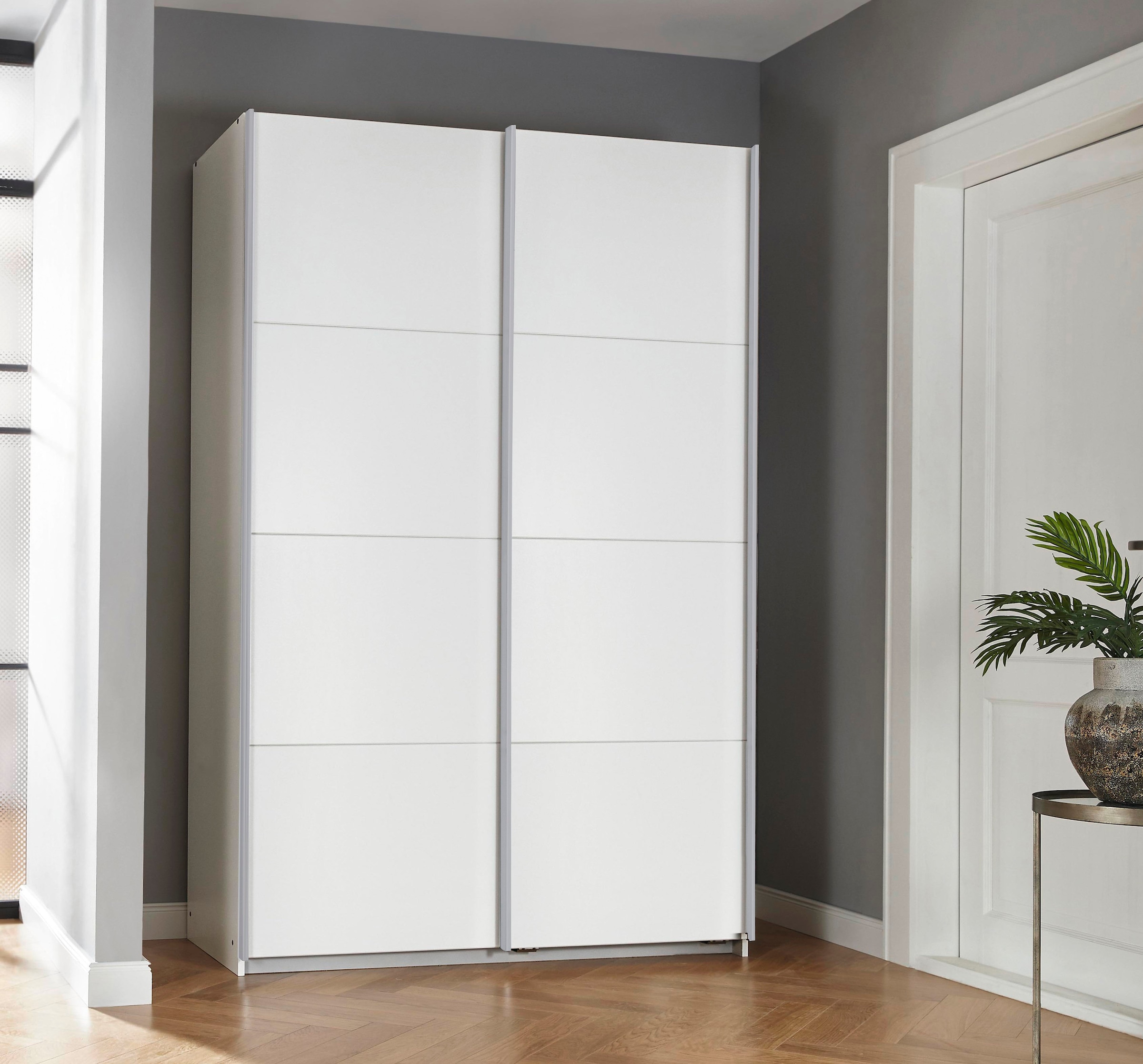 INOSIGN BY RAUCH Schwebetürenschrank »Kleiderschrank Schrank Garderobe Schlafzimmerschrank THANOS«, (in 3 verschiedenen Ausstattungen BASIC/CLASSIC/PREMIUM), Optional mit Spiegel, Metall-Griffleisten alufarben MADE IN GERMANY