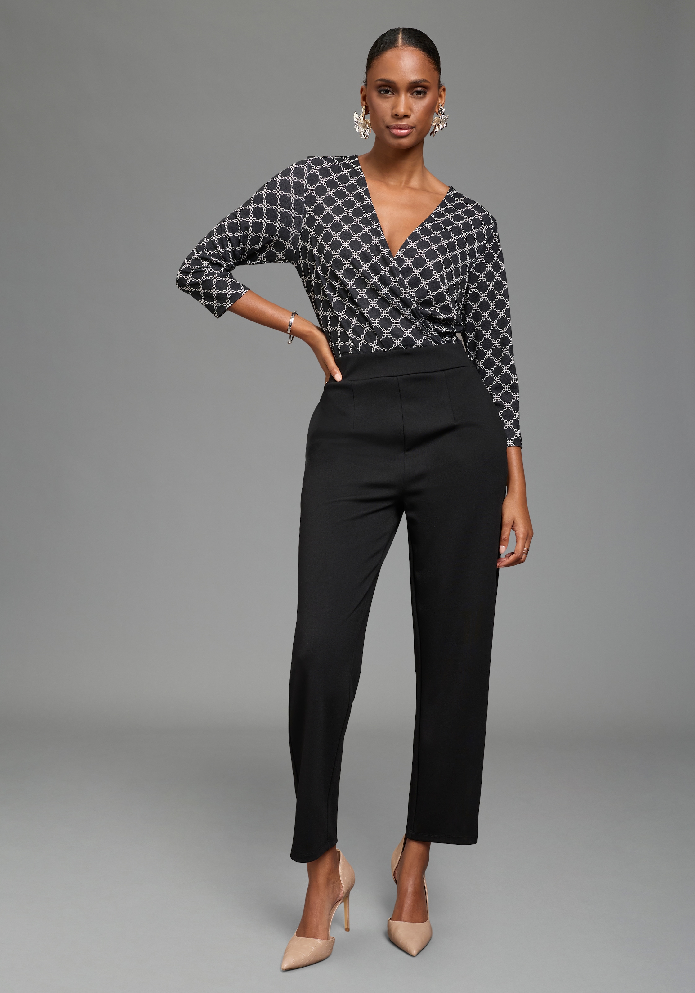 Laura Scott Jumpsuit im eleganten Stil, mit V-Ausschnitt in Wickeloptik