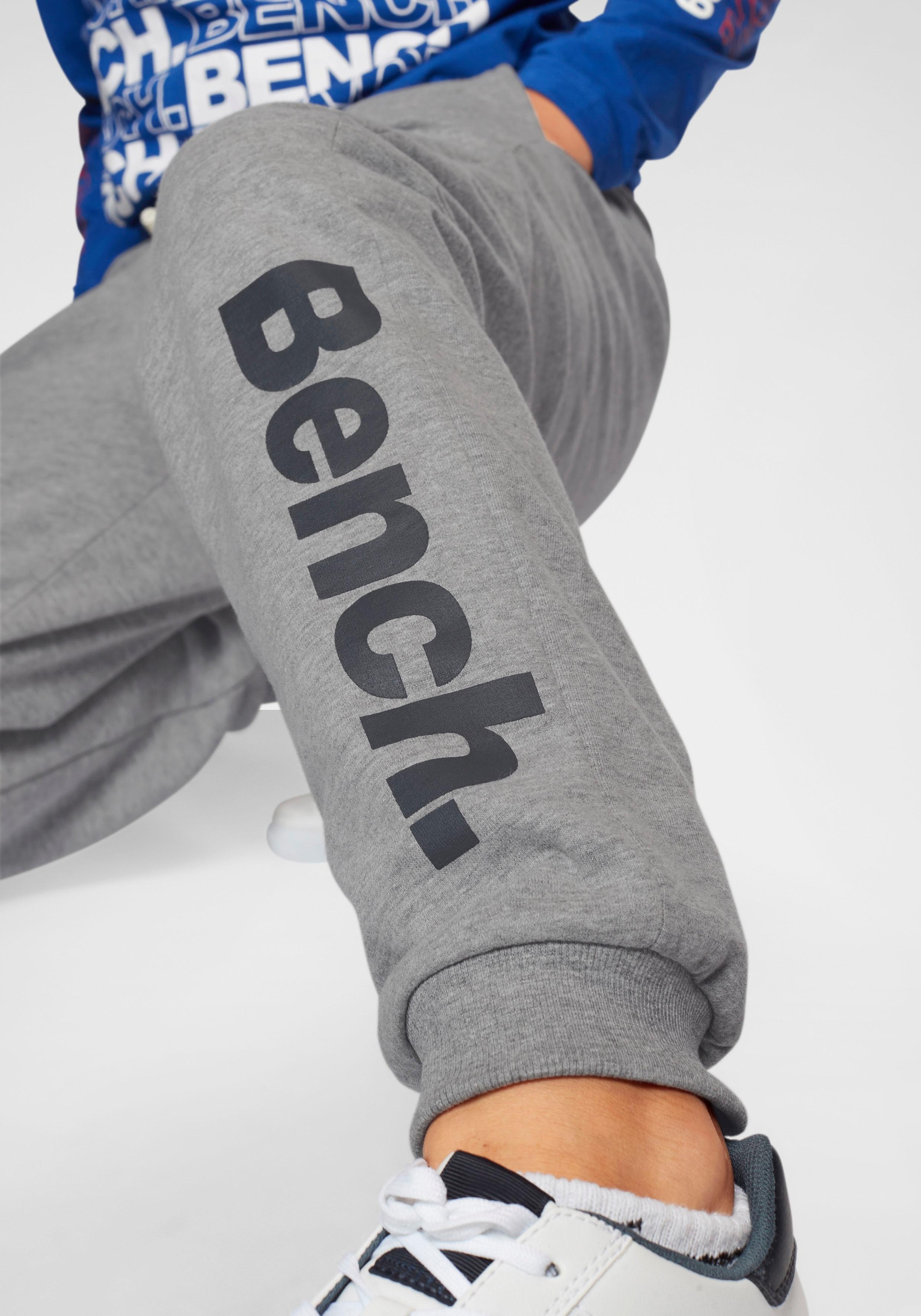 Bench. Sweathose »Basic«, bestellen Logo-Druck BAUR online und Nahttaschen mit großem 