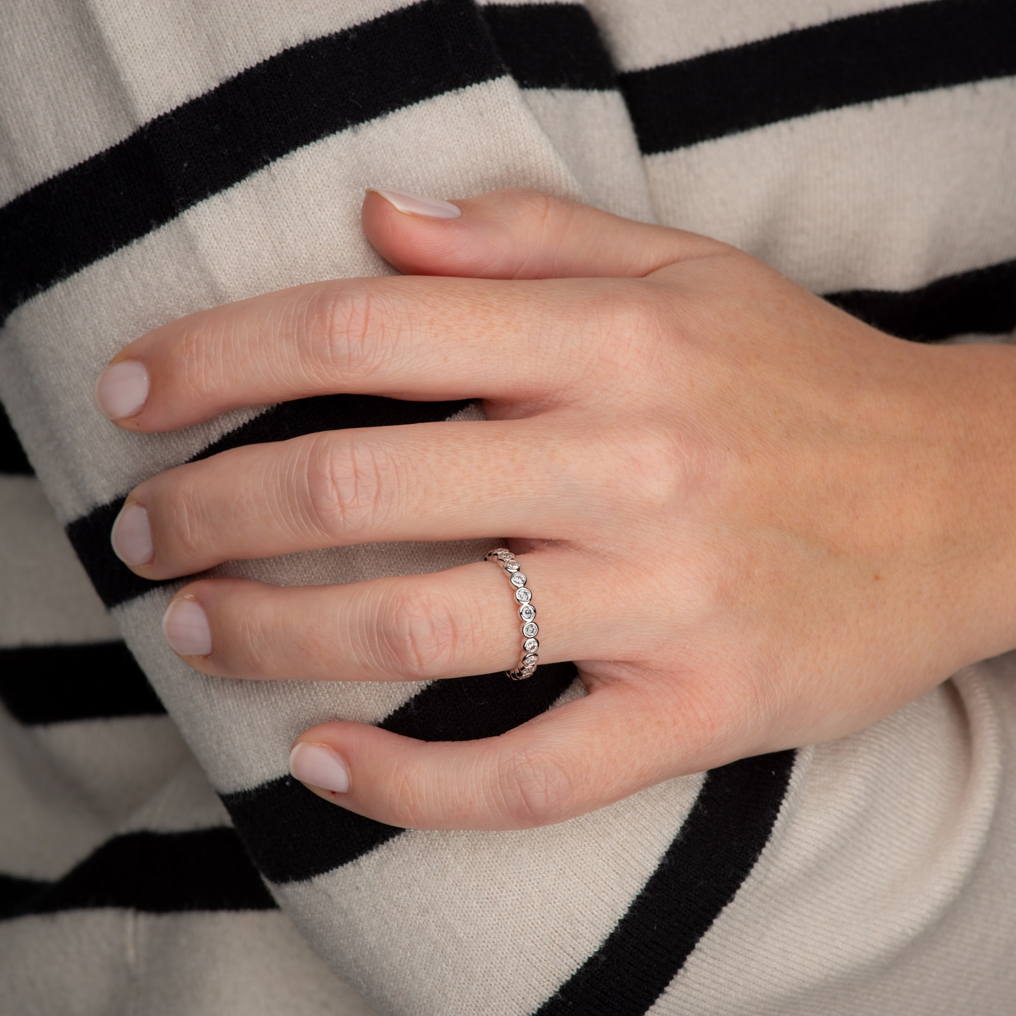 Orolino Fingerring »333/- Weißgold glanz synth. Zirkonia«