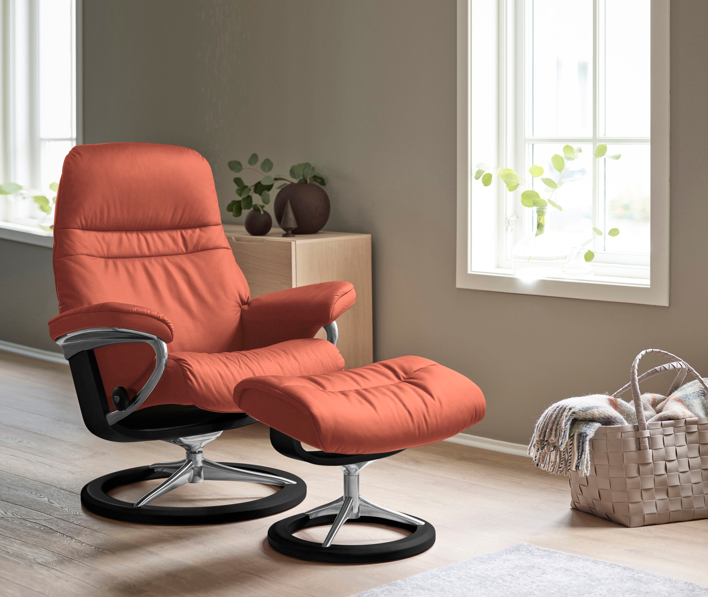 Thumbnail - Stressless "Sunrise" Relaxsessel mit Hocker, mit Signature Base, Größe M, Gestell Schwarz