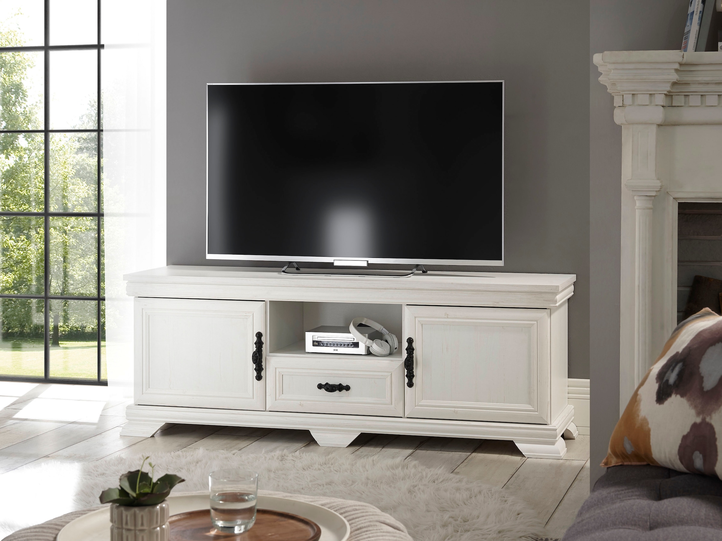 OTTO home Lowboard "Royal, TV-Unterteil im Landhausstil, Kommode, moderner TV-Schrank" ausreichend, offener Stauraum, vielseitig einsetzbar, 158 cm breit