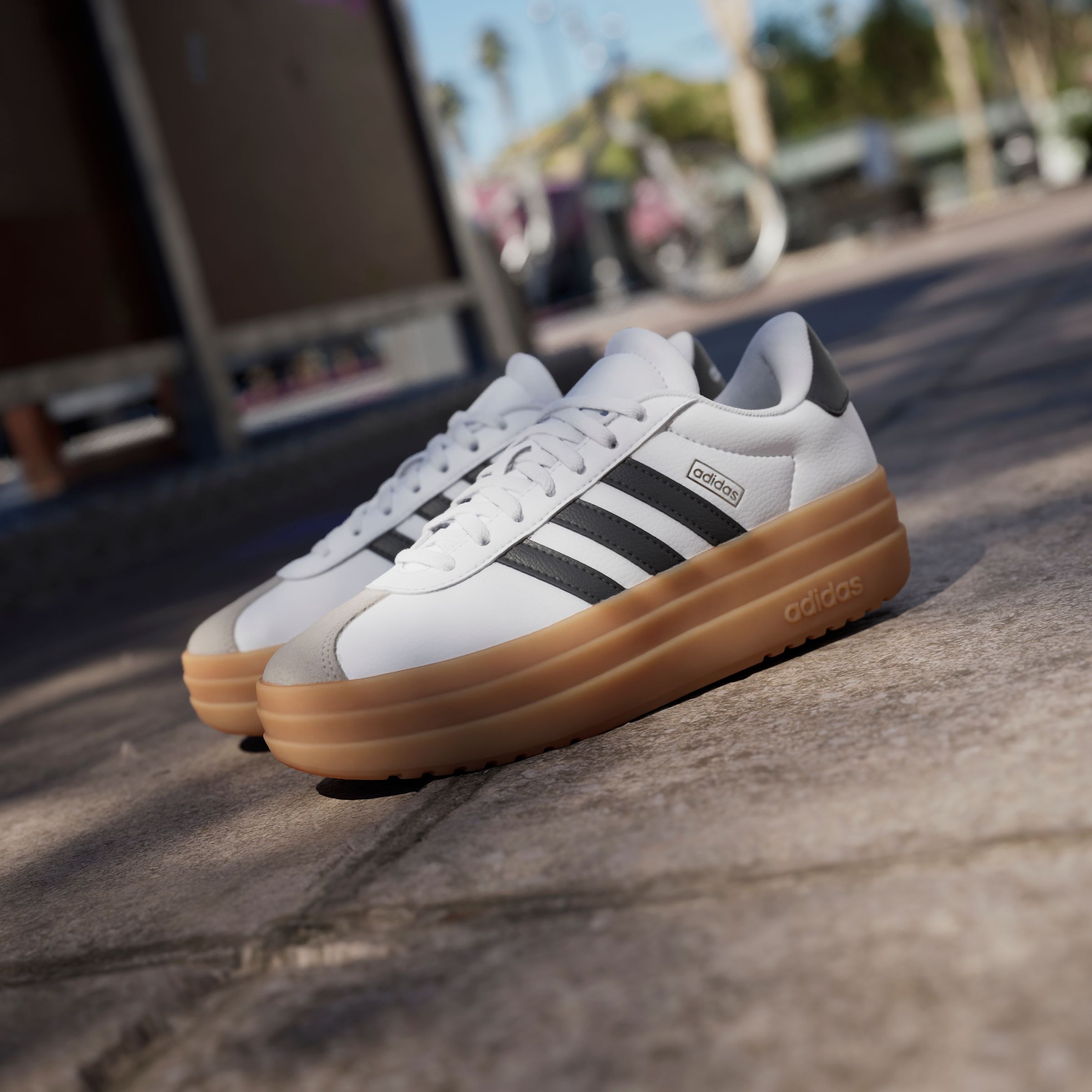 adidas Sportswear Sneaker »VL COURT BOLD LIFESTYLE KIDS«, Design auf den Spuren des adidas Gazelle Bold