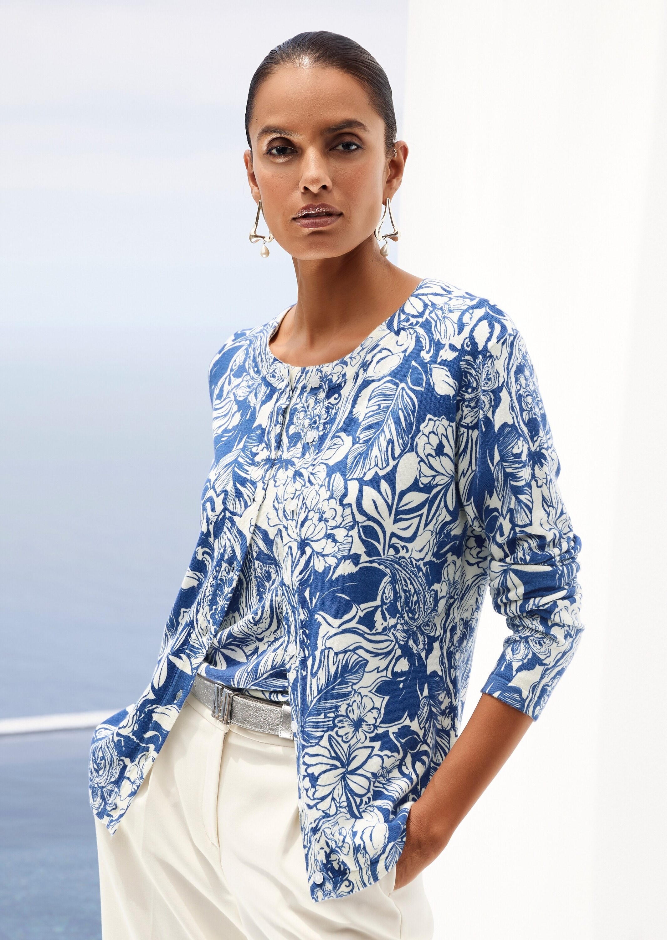 MADELEINE Strickjacke »Strickjacke Blumige Feinstrick-Jacke, Langarm, Knopfleiste«