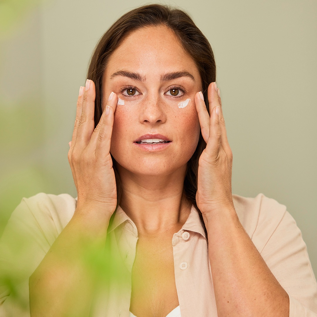 WELEDA Gesichtspflege »Weleda Straffende Augenpflege Granatapfel & Maca-Peptide«