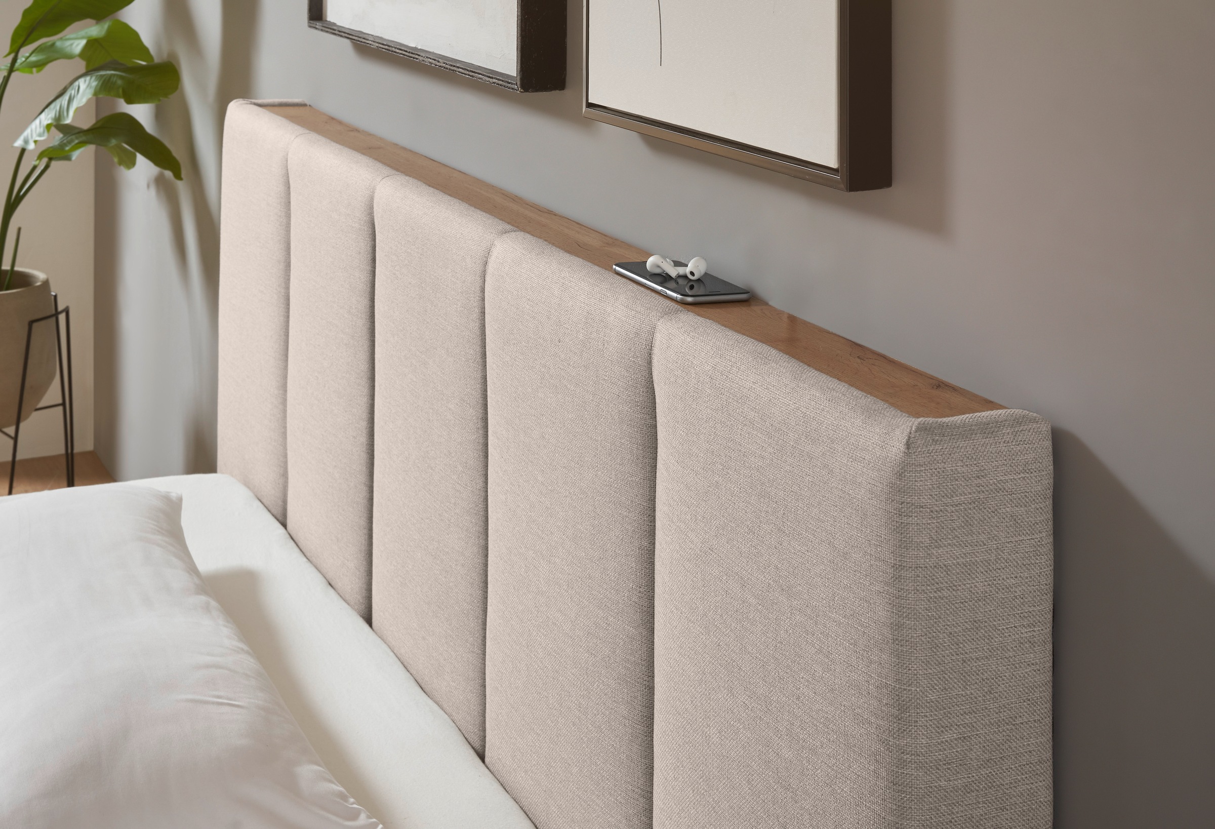 INOSIGN Polsterbett »CiTY/GiRON, Bettgestell mit Bettkasten, gepolstertes Stauraumbett«, mit Hundebett oder Stauraumschublade, Bezug Cord-oder Leinenoptik