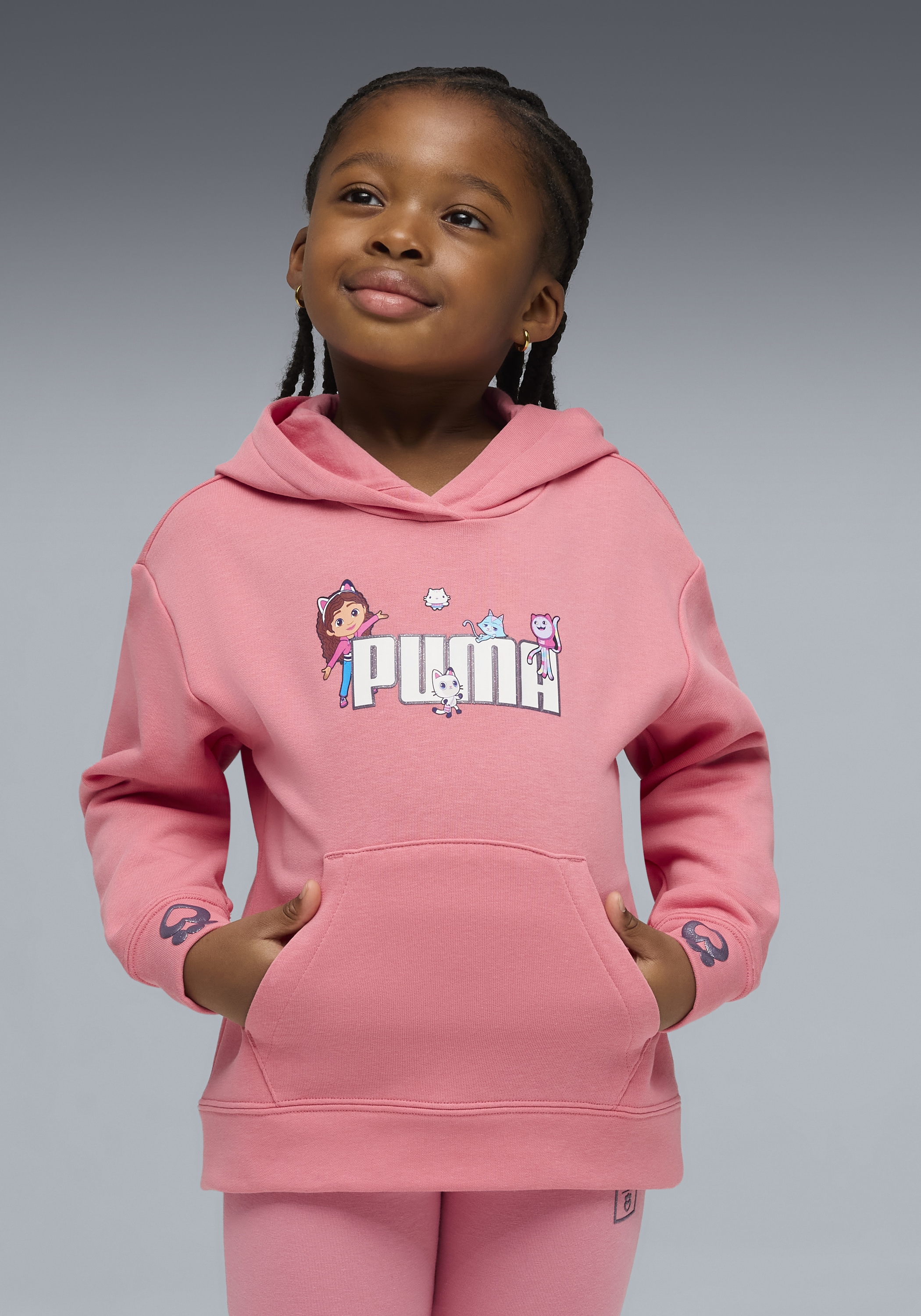 PUMA Kapuzensweatshirt "X GABBYS DOLLHOUSE RELAXED GRAPHIC HOODIE TR", entspannte Passform, mit Print-Applikation, aus Baumwollmischung