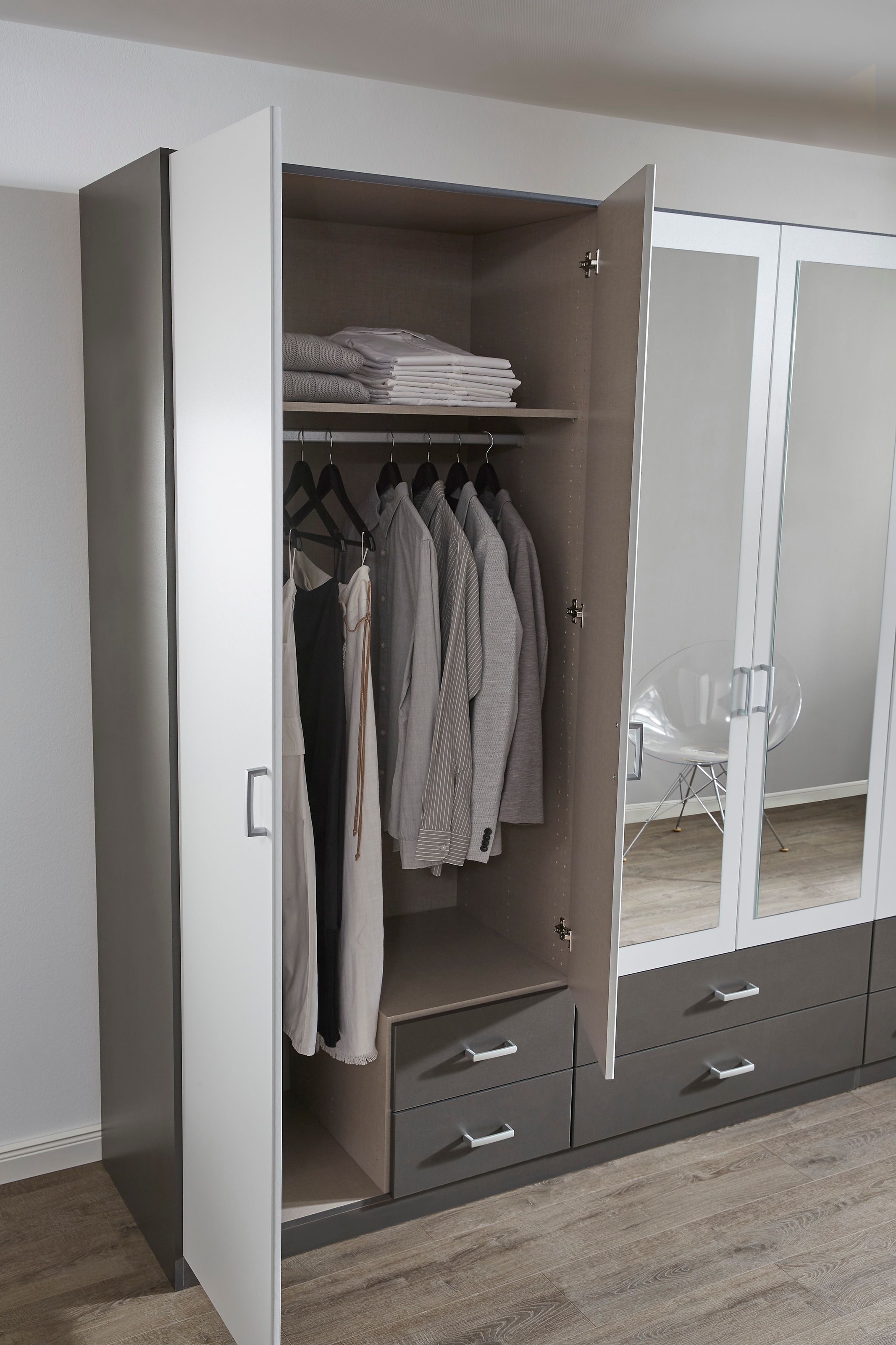 rauch Kleiderschrank »Schrank Garderobe Wäscheschrank GAMMA in 3 Breiten«, viel Stauraum mit 6 Schubladen, mit Spiegel TOPSELLER MADE IN GERMANY