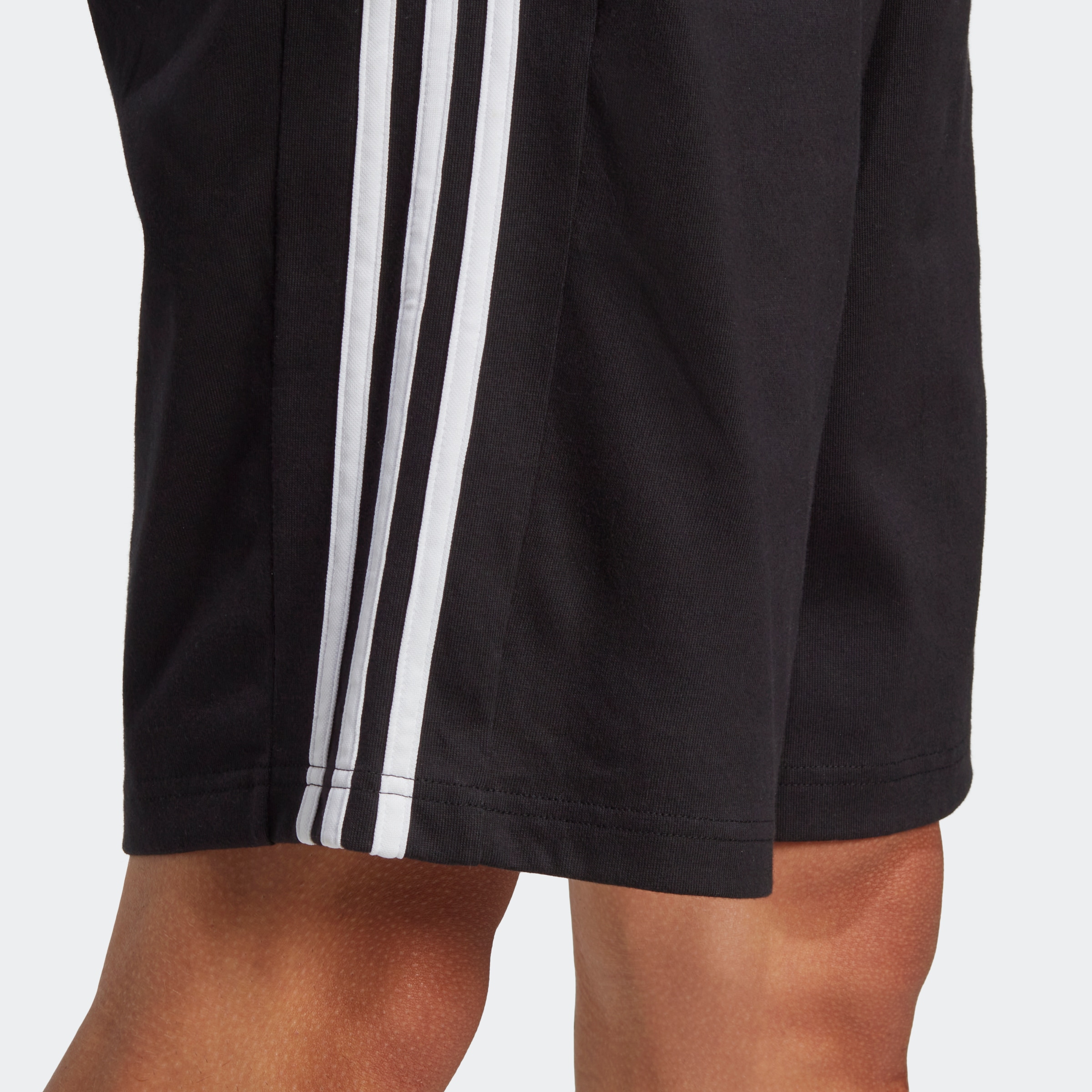 adidas Sportswear Shorts »ESSENTIALS SINGLE JERSEY 3-STREIFEN«, (1 tlg.)