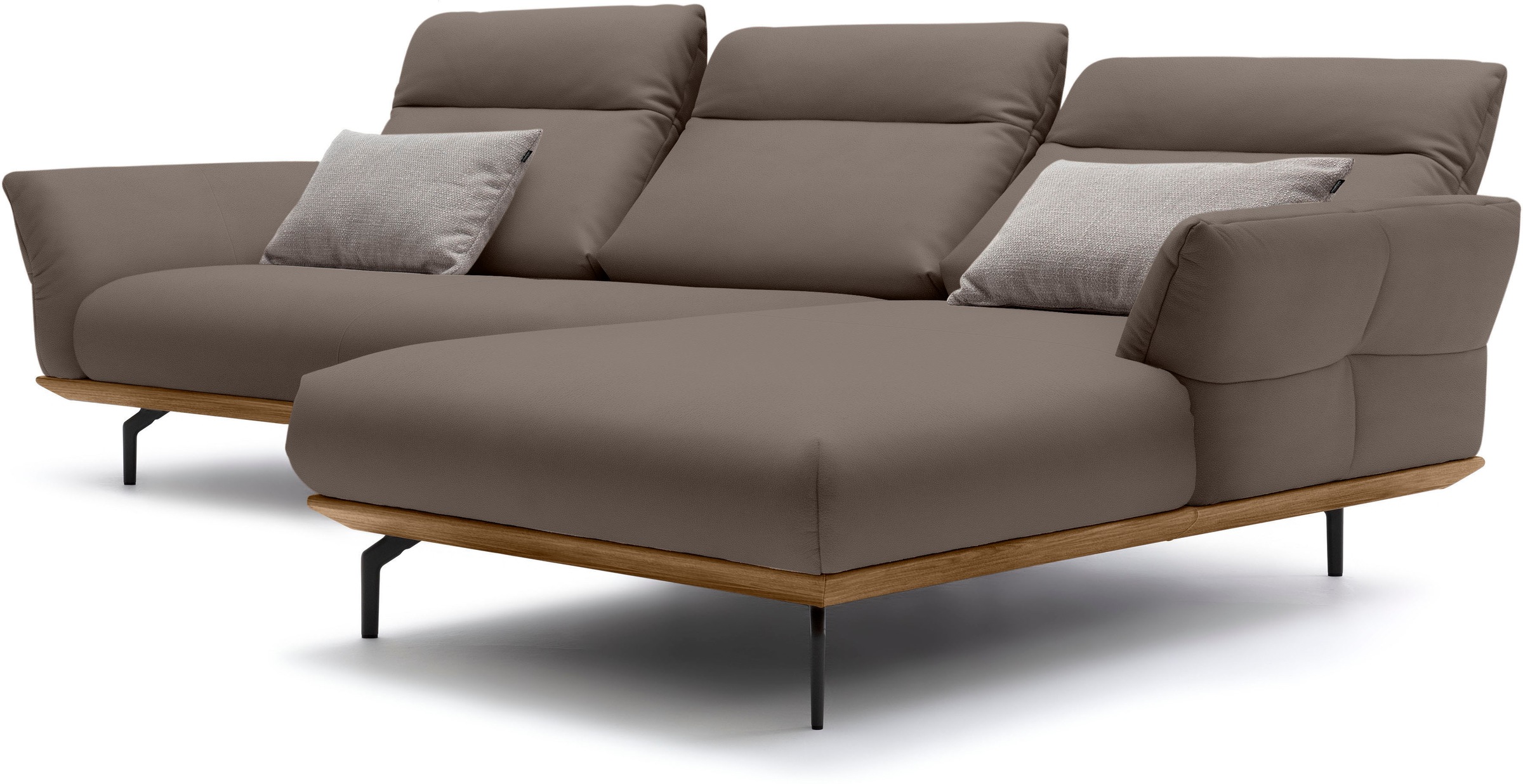 Creation BY ROLF BENZ Ecksofa »CR.460«, Sockel in Nussbaum, Winkelfüße in Umbragrau, Breite 318 cm