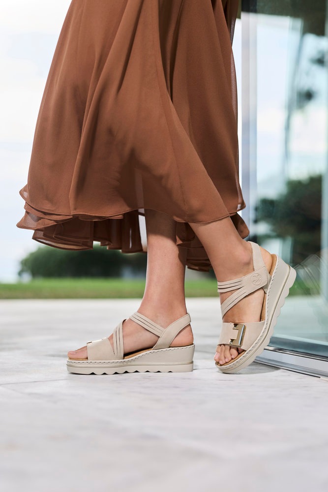 Rieker Keilsandalette  Klettschuh, Sommerschuh, Urlaubsschuh mit asymmetrischen Riemchen