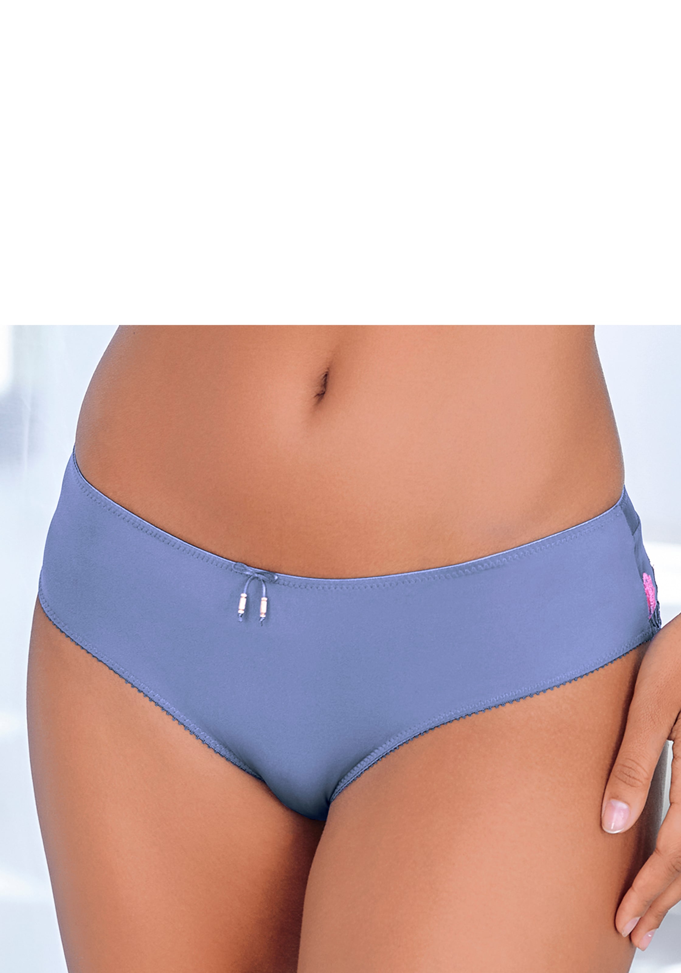 LASCANA Tanga "Maria" mit blumiger Stickereispitze günstig online kaufen