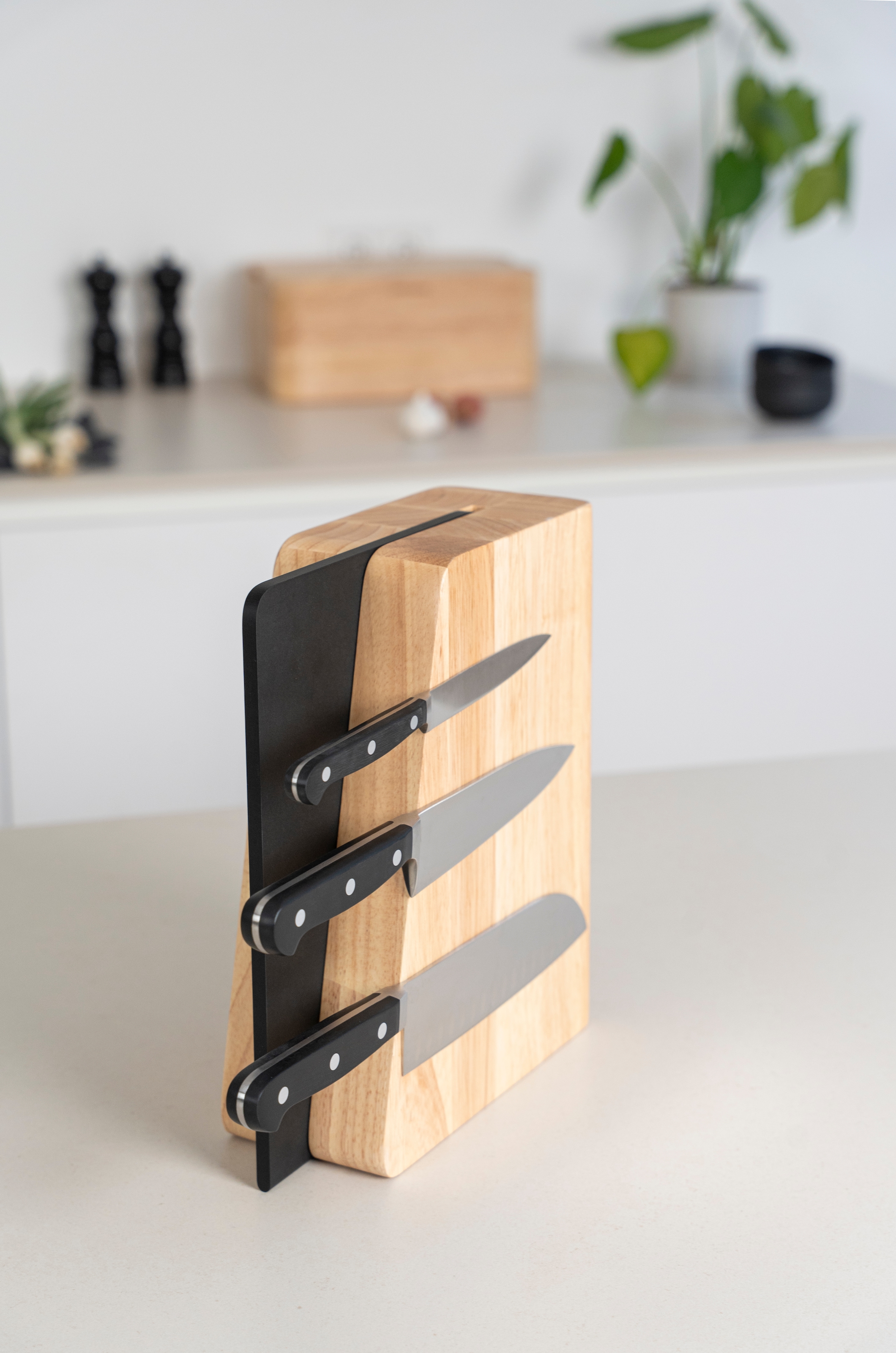 Continenta Messerblock »magnetisch, inkl. Duracore Schneidebrett, Gummibaum« 2 magnetisch auf beiden Seiten